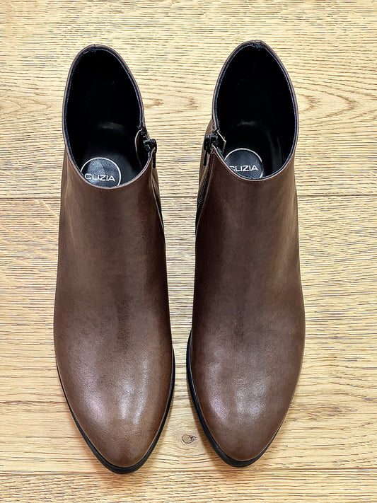 ELISABET HNĚDÁ KŮŽE