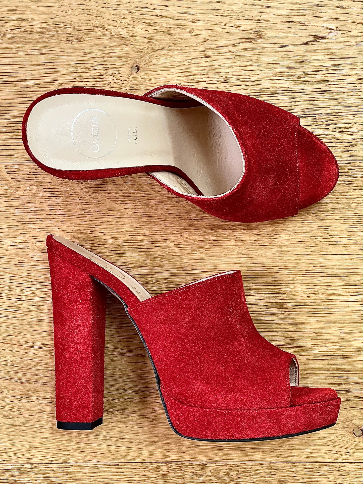 RED SUEDE LEWIS