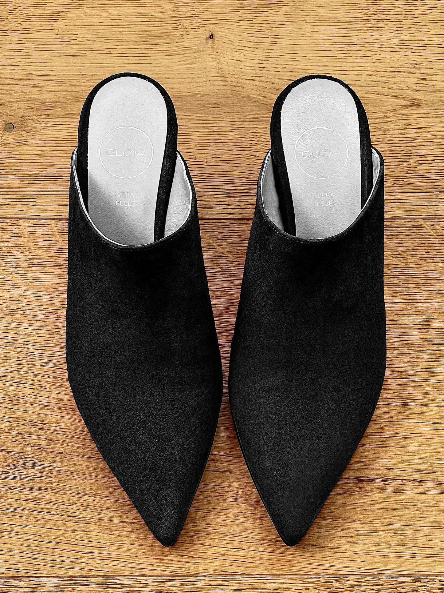 CRUZ ČERNÁ SEMIŠOVÁ