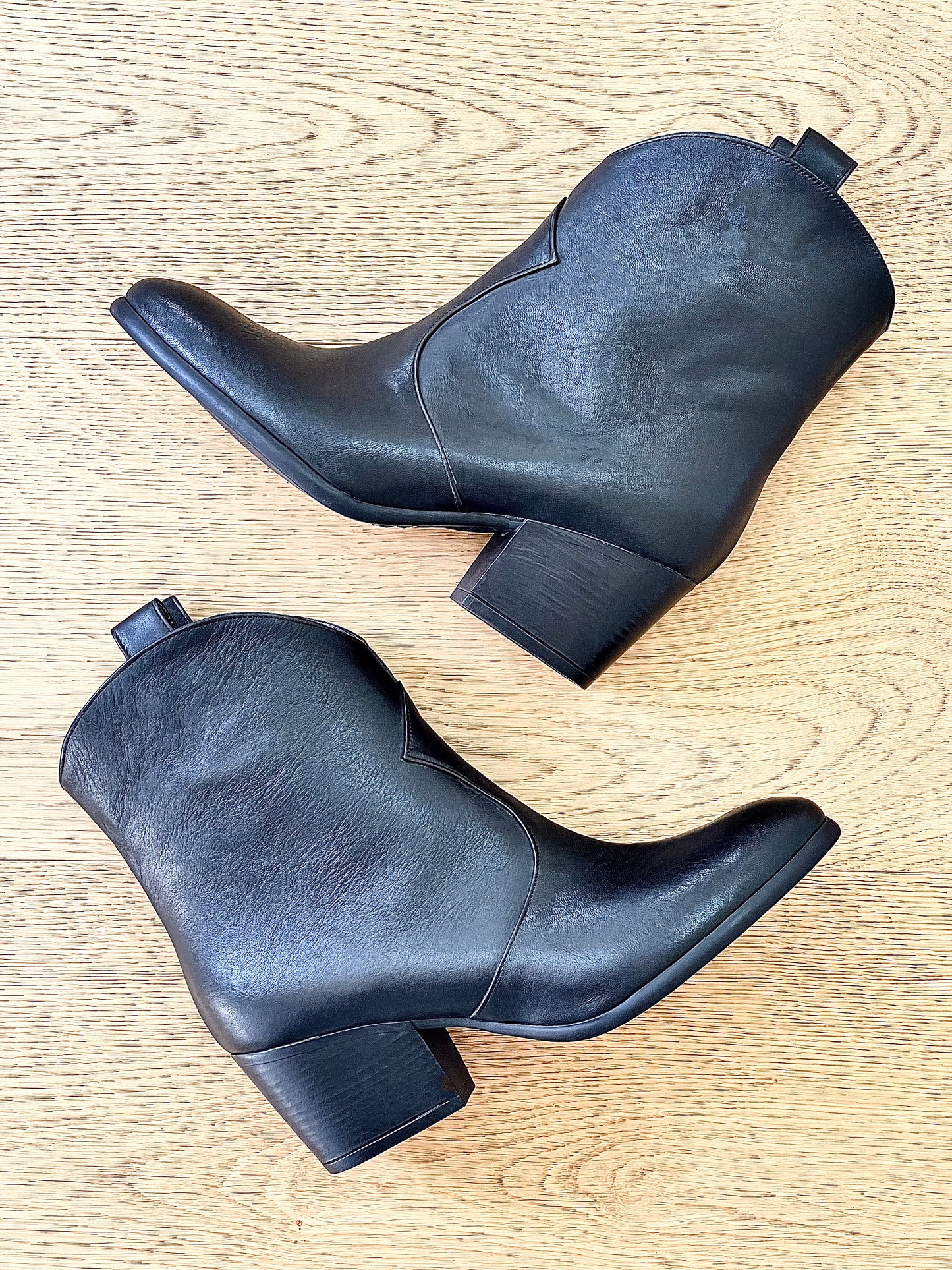 DAKOTA LEATHER ČERNÁ