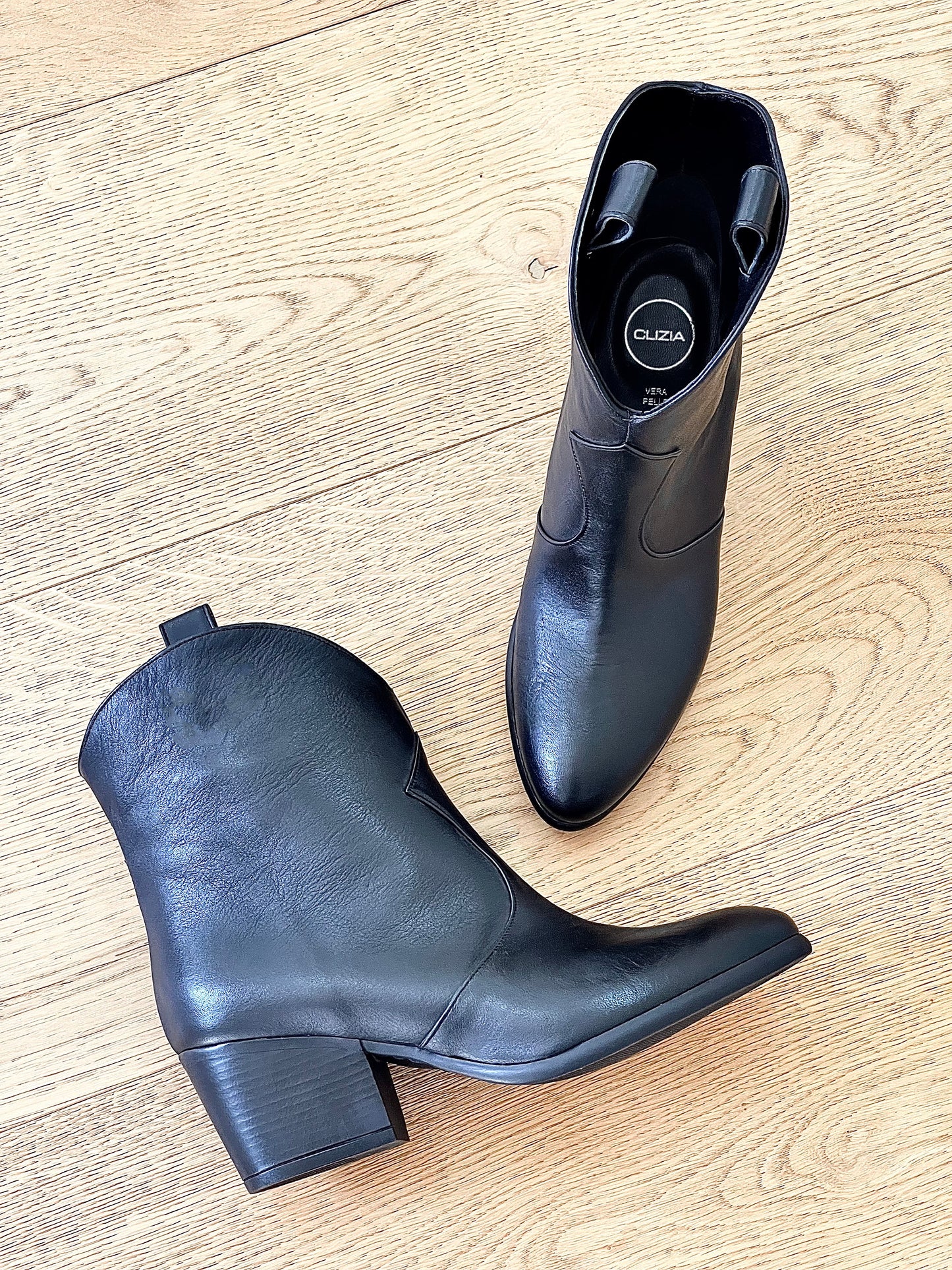 DAKOTA LEATHER ČERNÁ