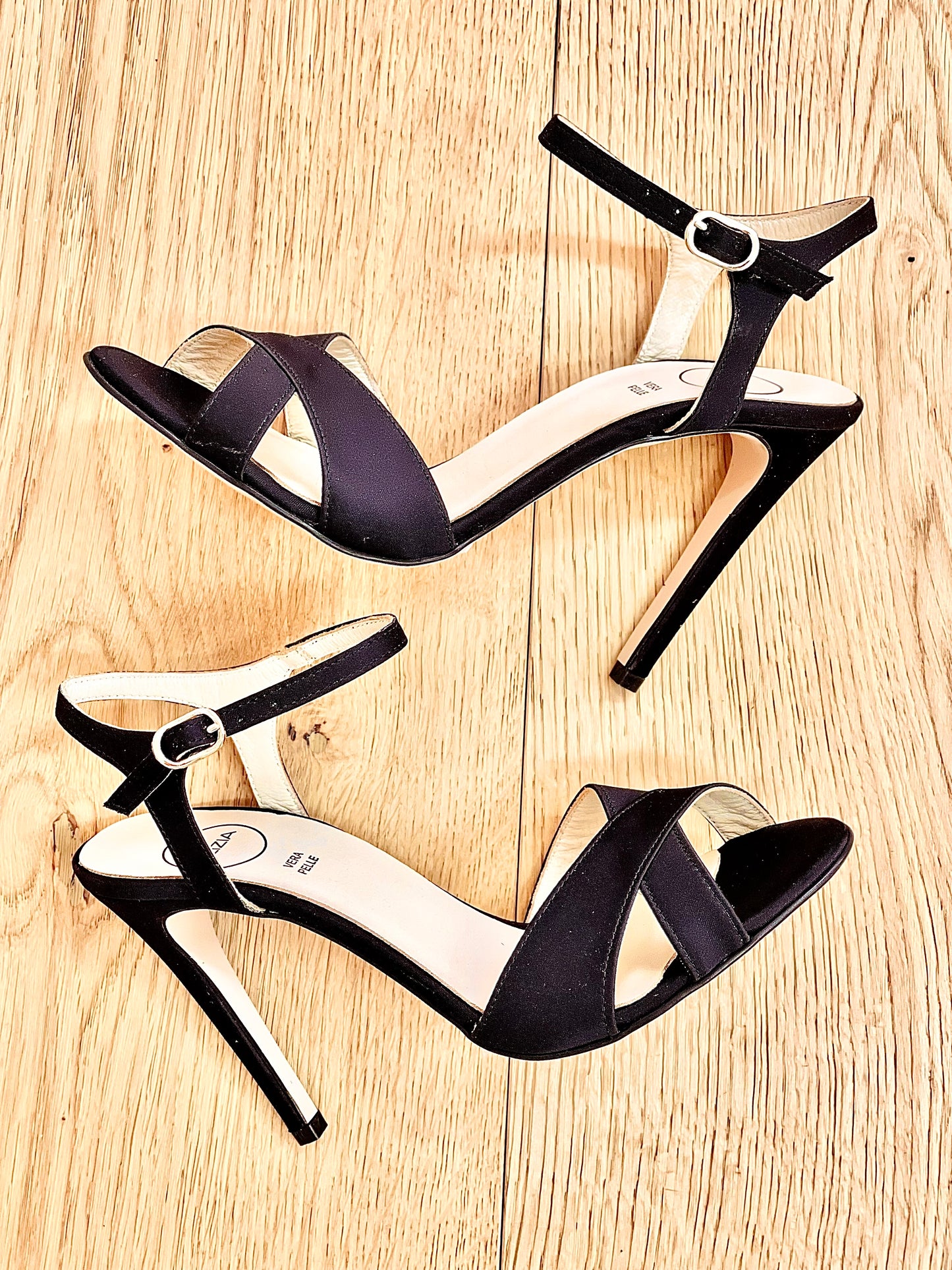 LAYLA BLACK SATIN
