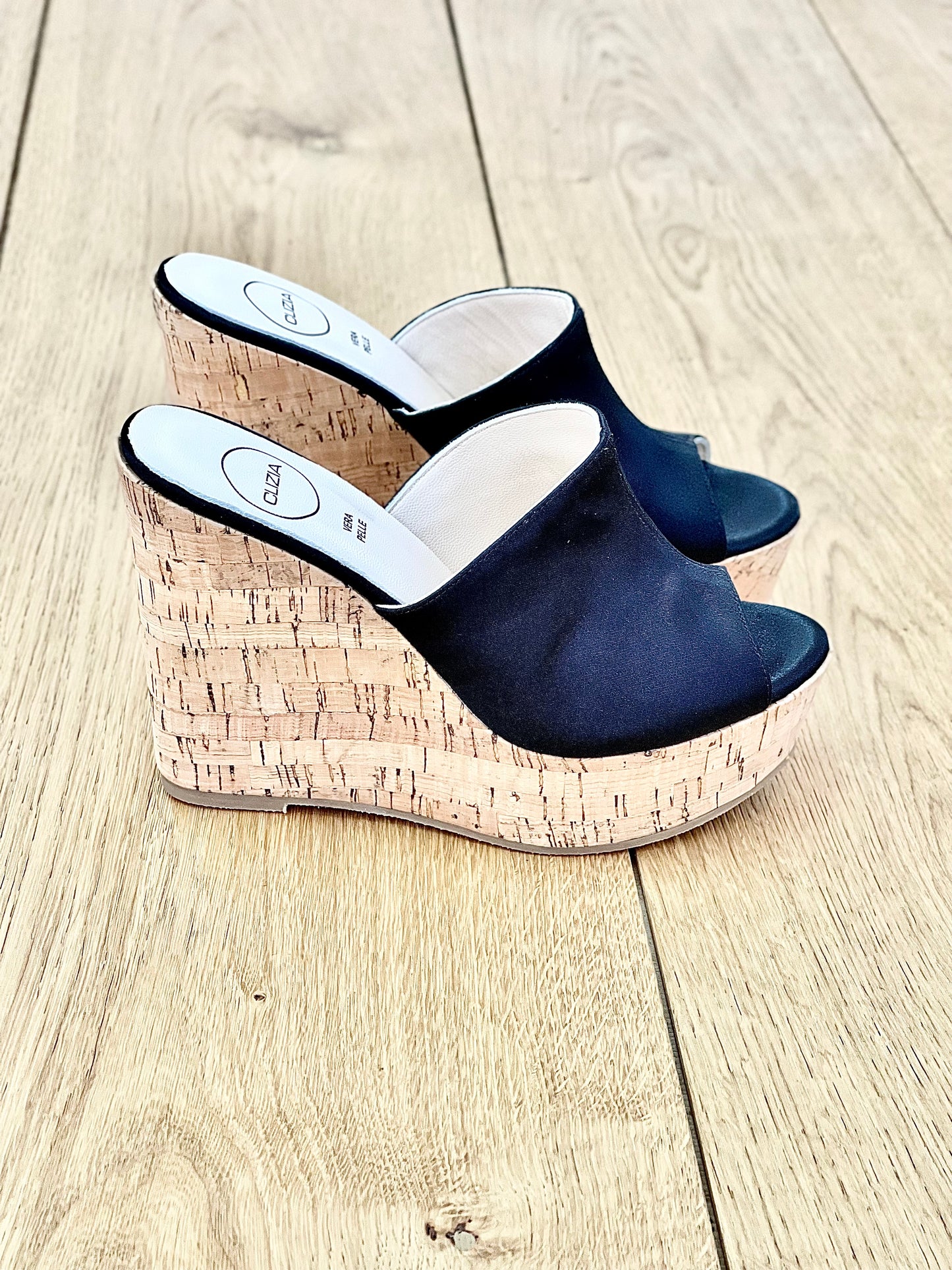 ČERNÝ SATÉN MIAMI