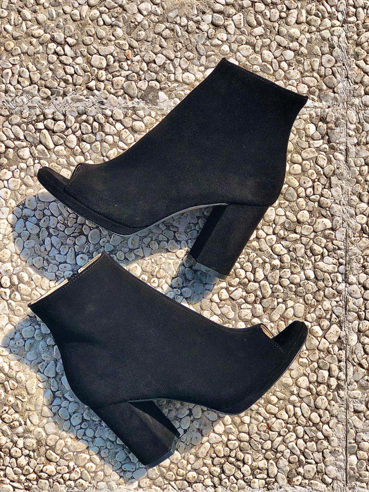 AMAZON BLACK SUEDE