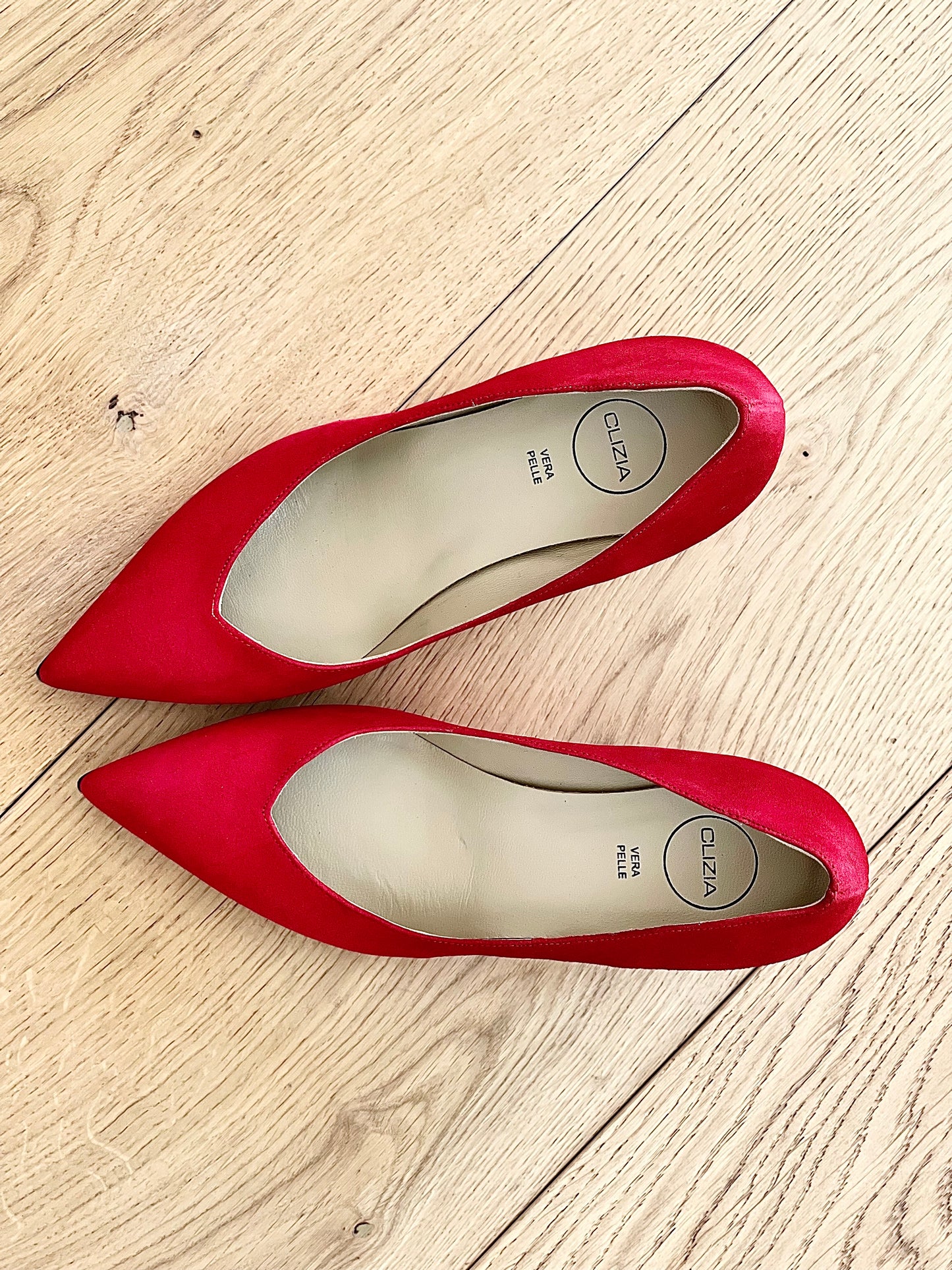 SUSAN RED SUEDE