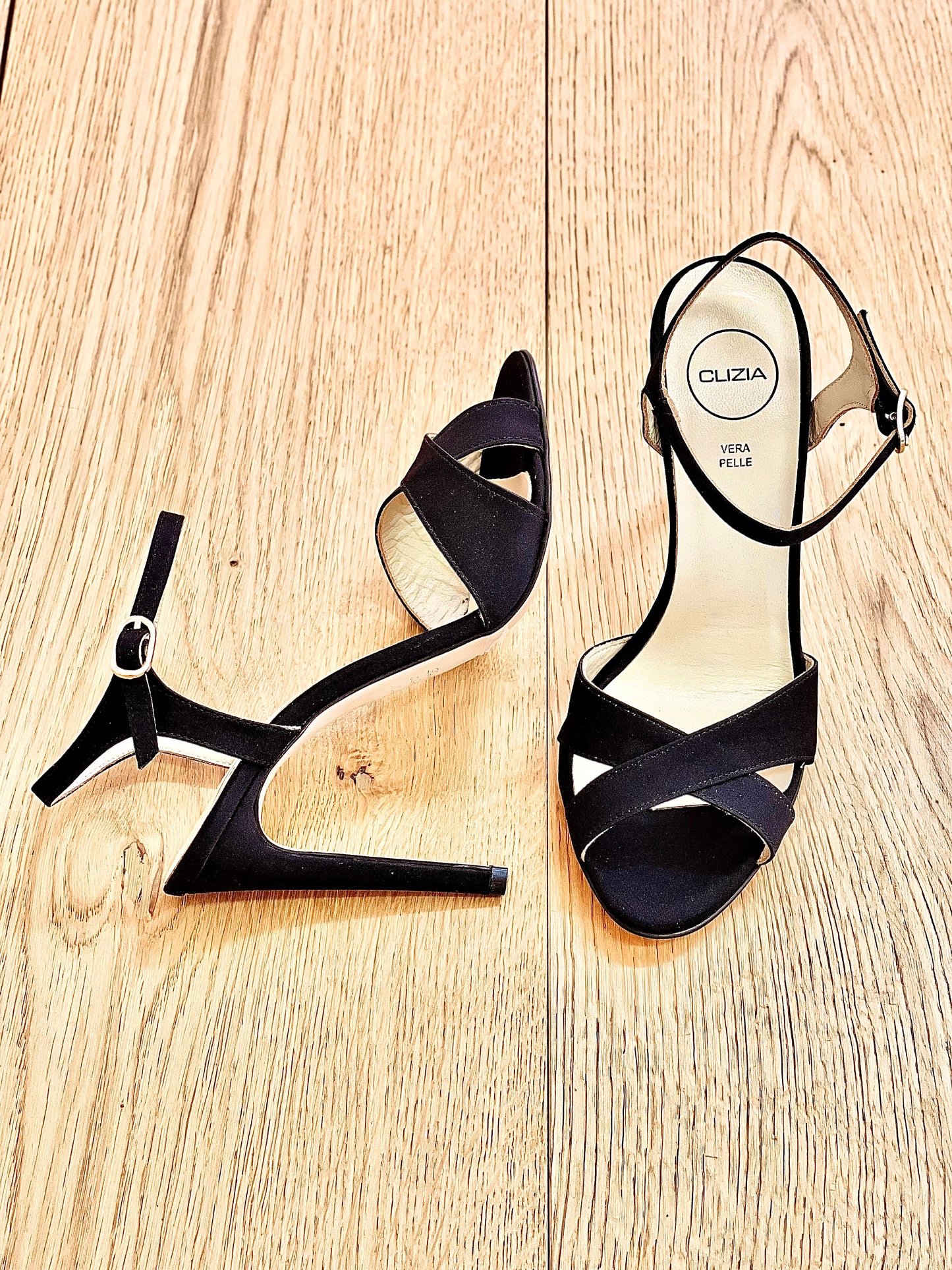 LAYLA BLACK SATIN