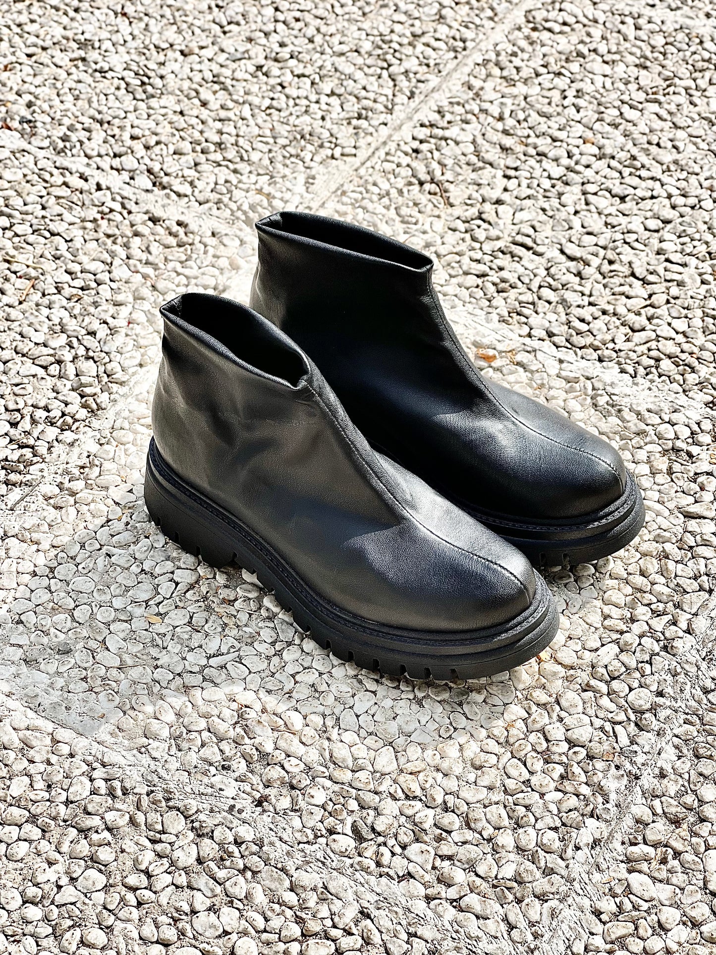 BLACK MALM