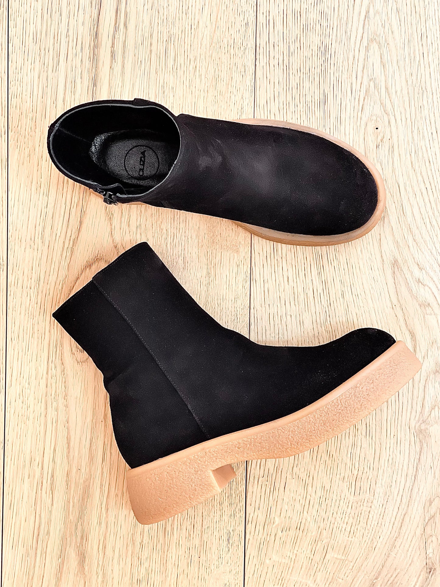 TRAVIS SUEDE BLACK