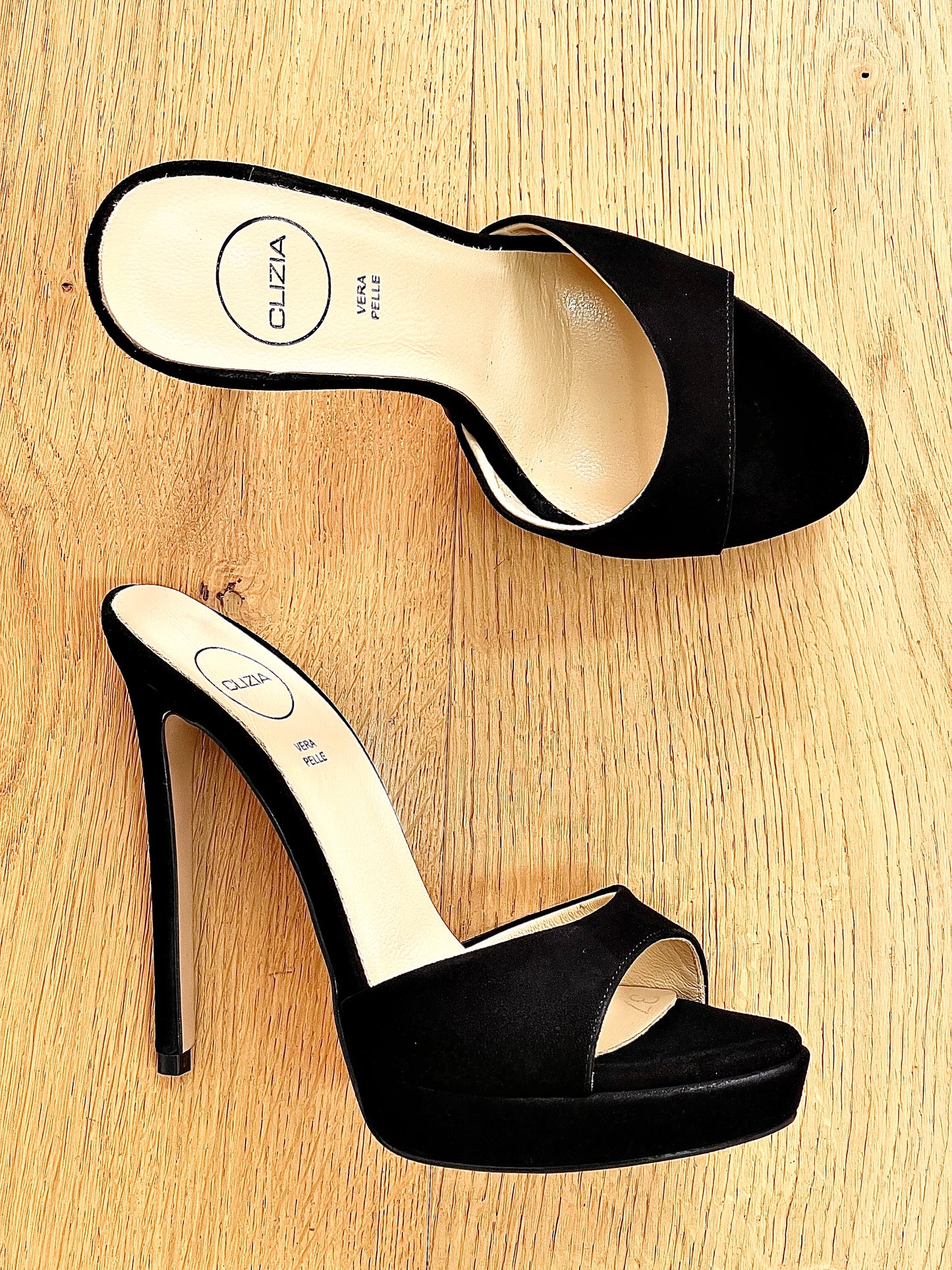 PRISCILLA BLACK SUEDE