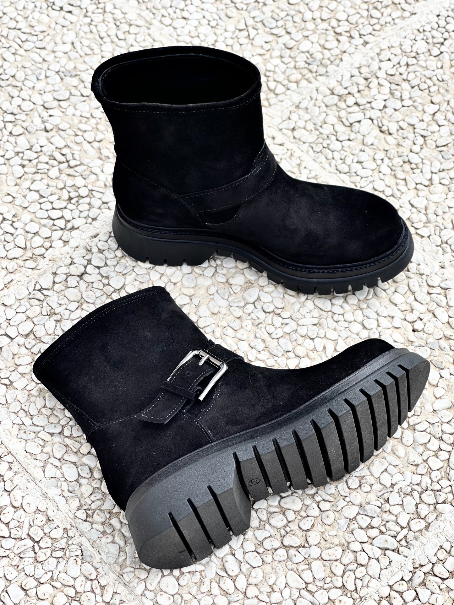 VICTOR SUEDE BLACK