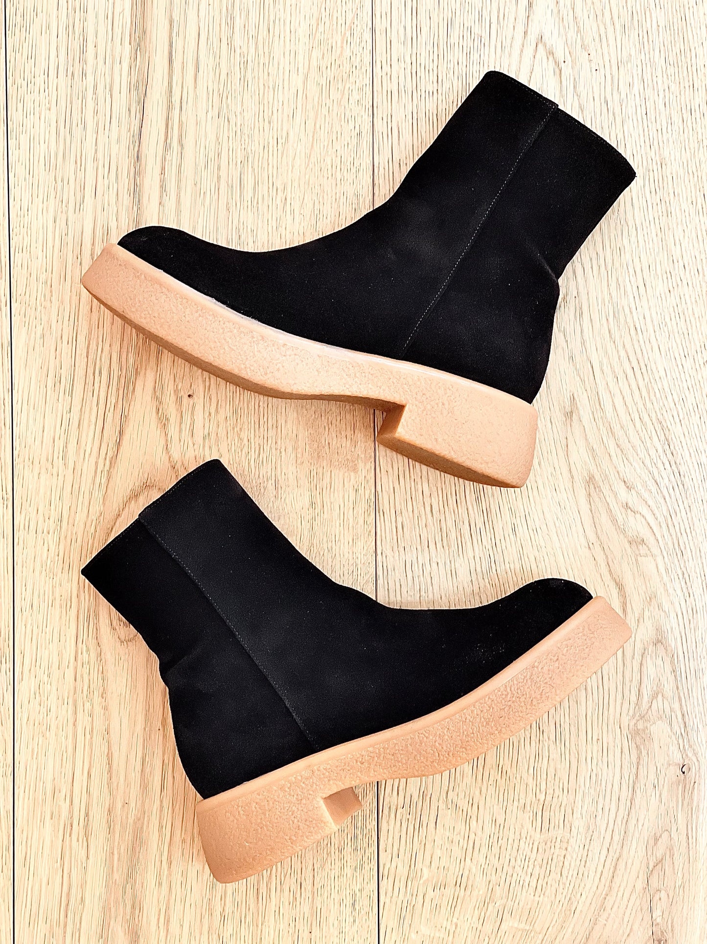 TRAVIS SUEDE BLACK