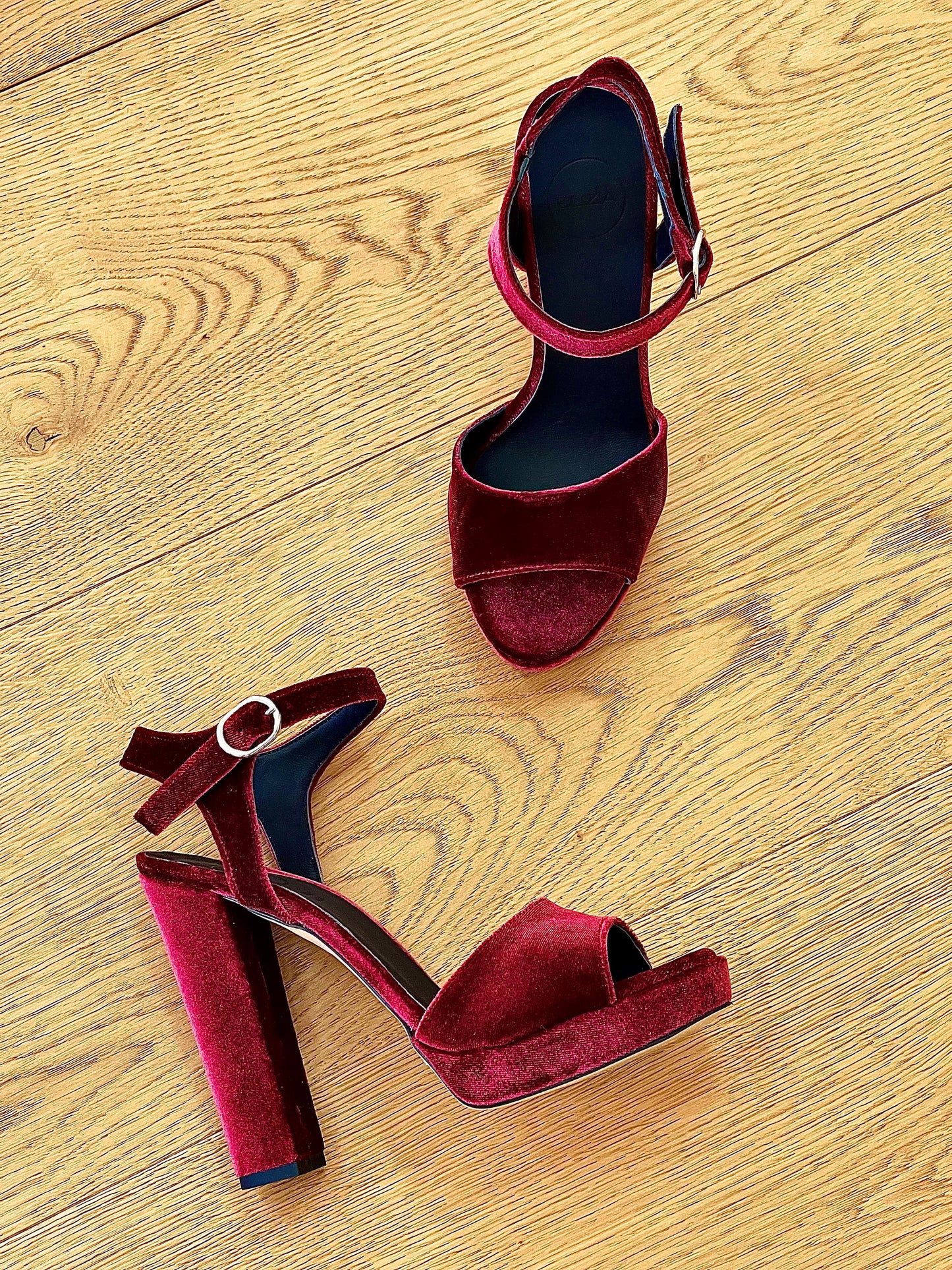 NILSA BURGUNDY VELVET