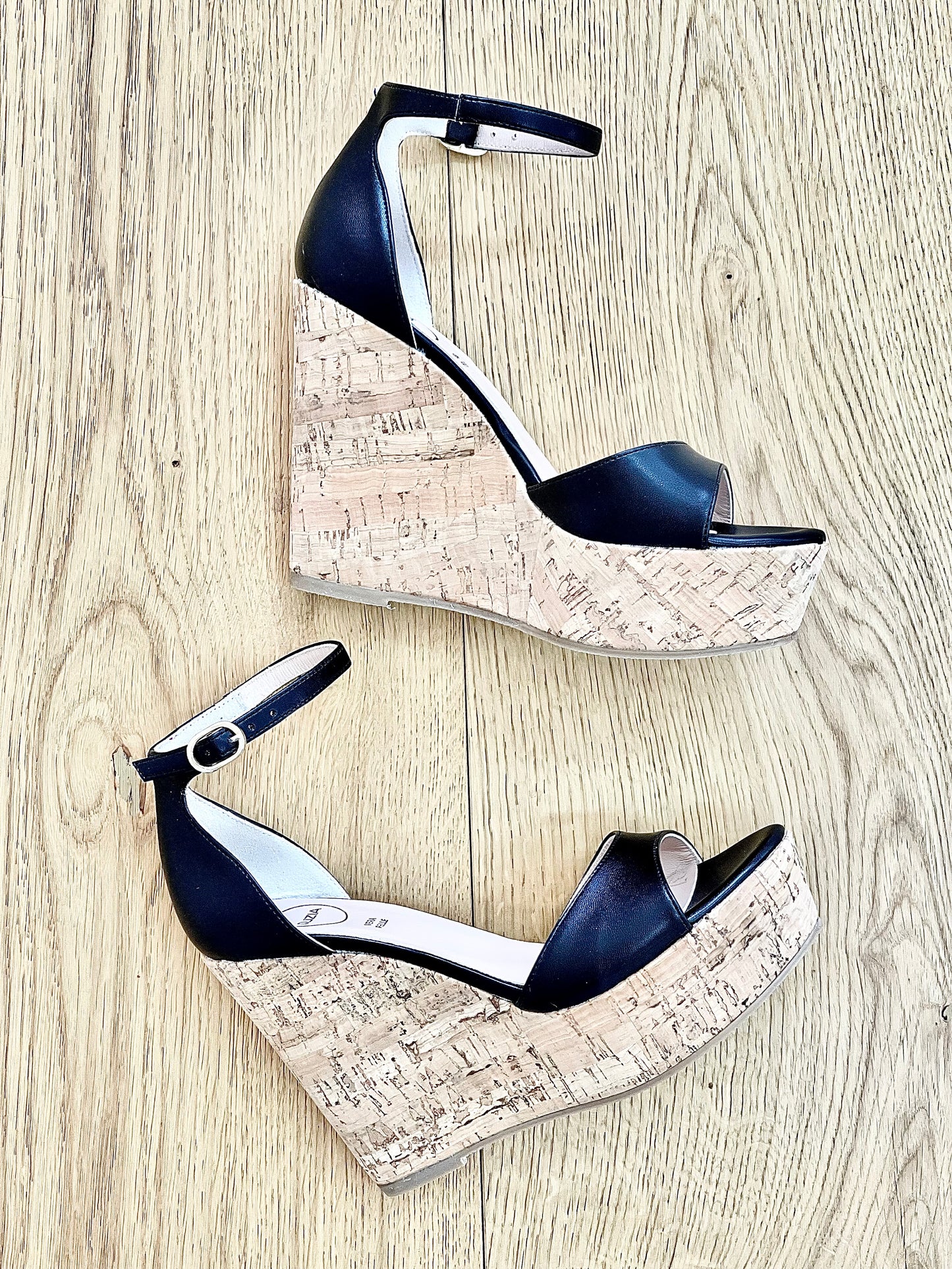IVY BLACK