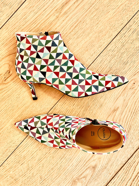 TITULNÍ TROJÚHELNÍK