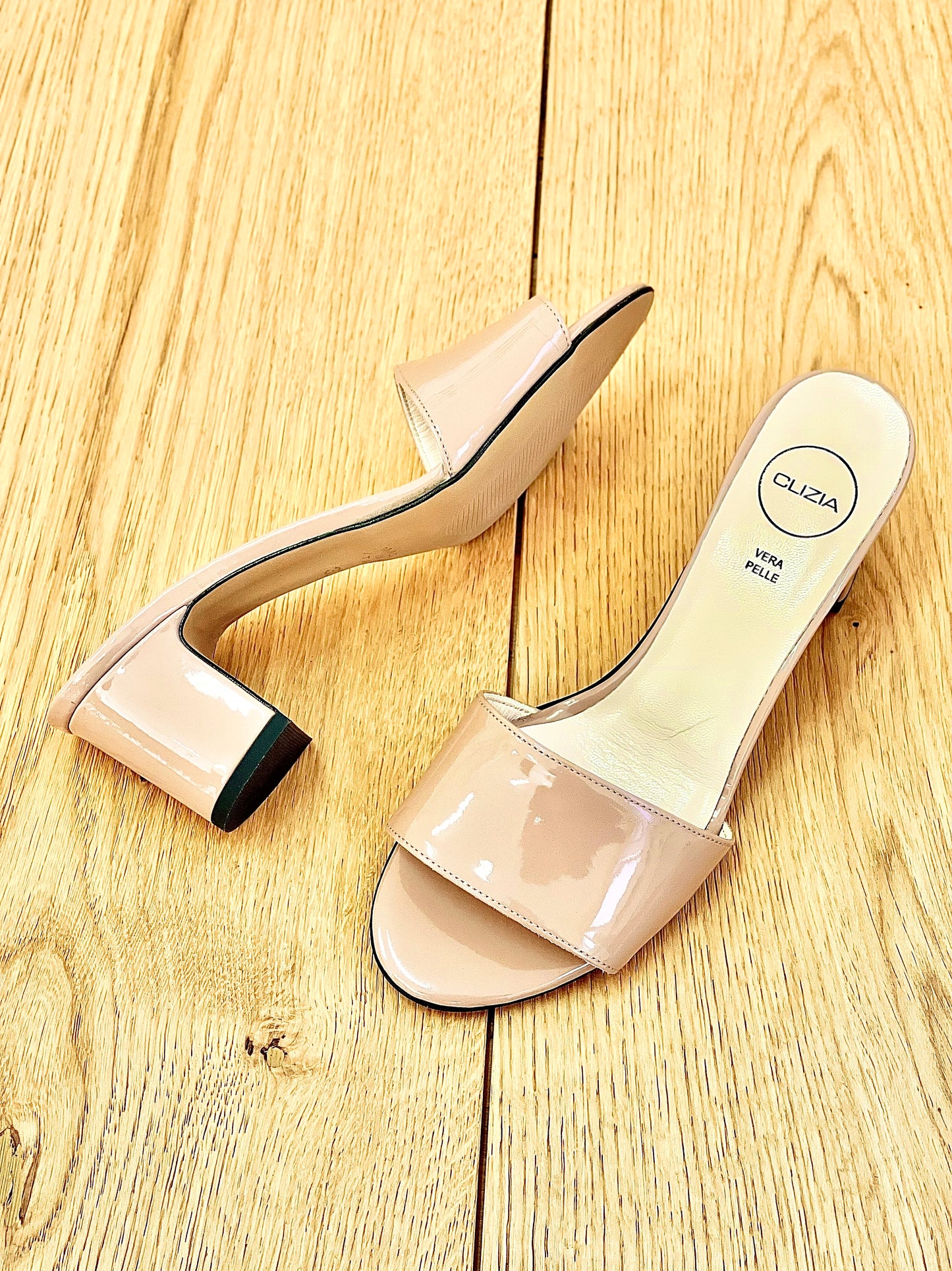 CUKROVÁ BARVA NAHÁ