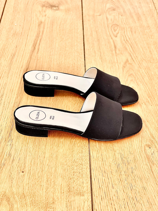 MANHATTAN SATÉNOVÁ ČERNÁ