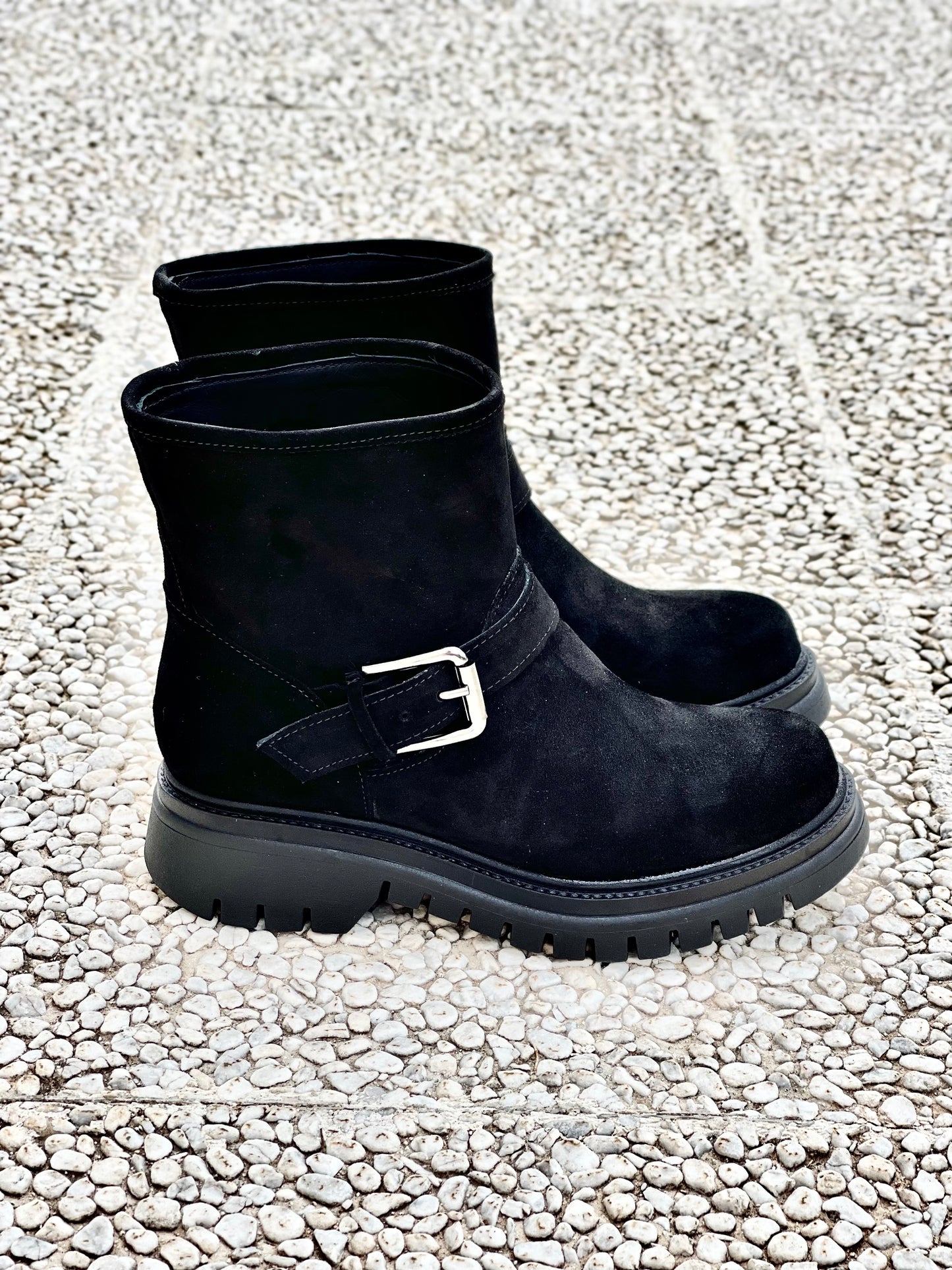 VICTOR SUEDE BLACK
