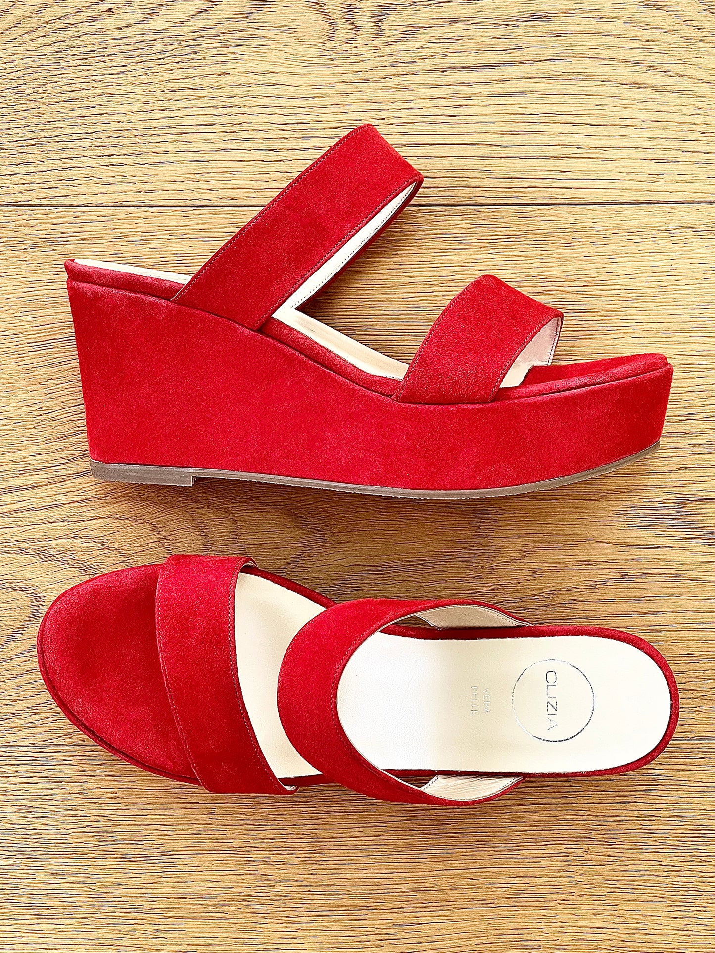 RØD SUEDE GAL