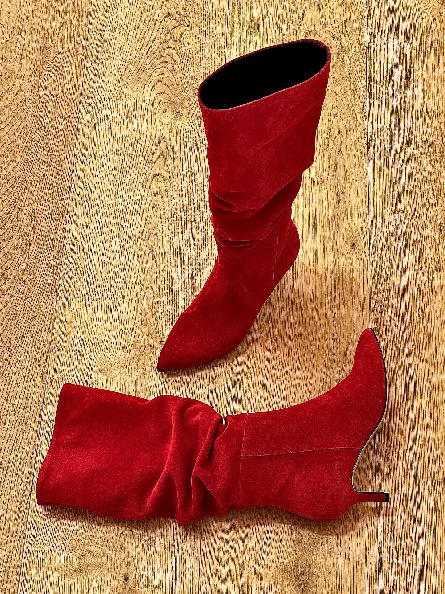 NENA RØD SUEDE