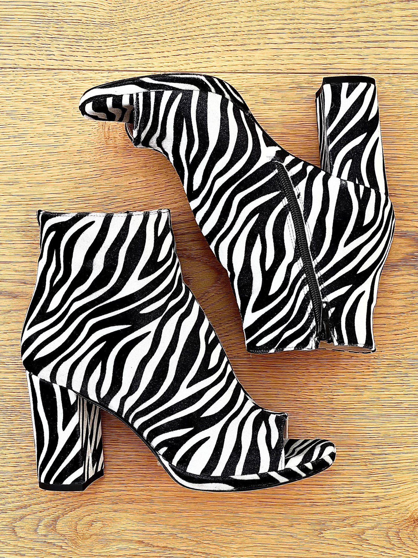 AMAZON ZEBRA