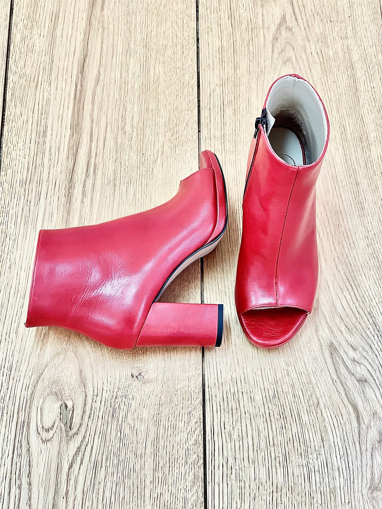 AMAZON RED
