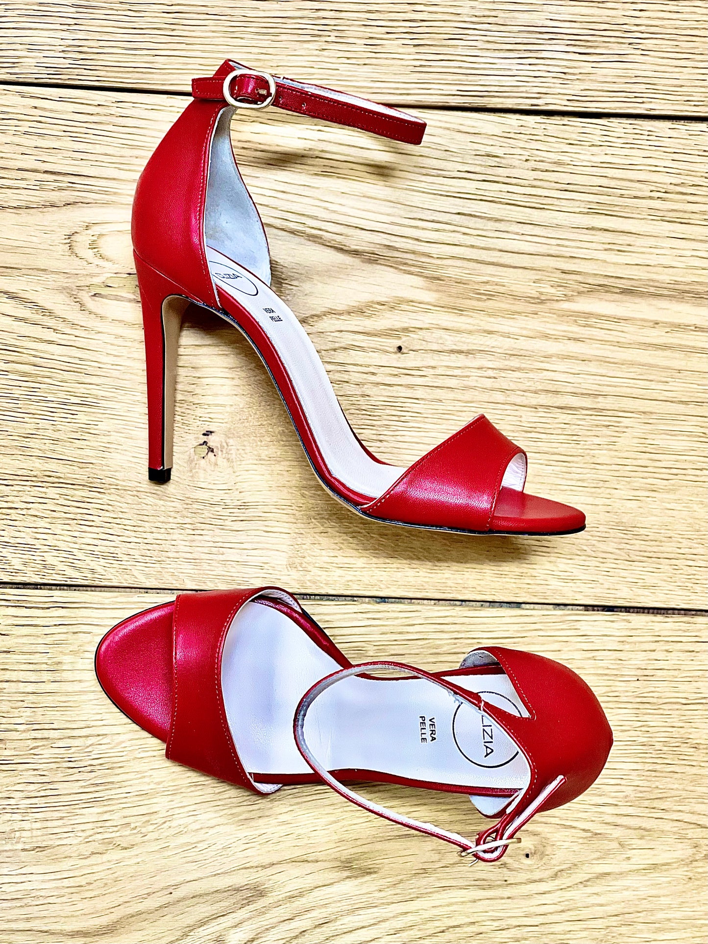 DANA RED