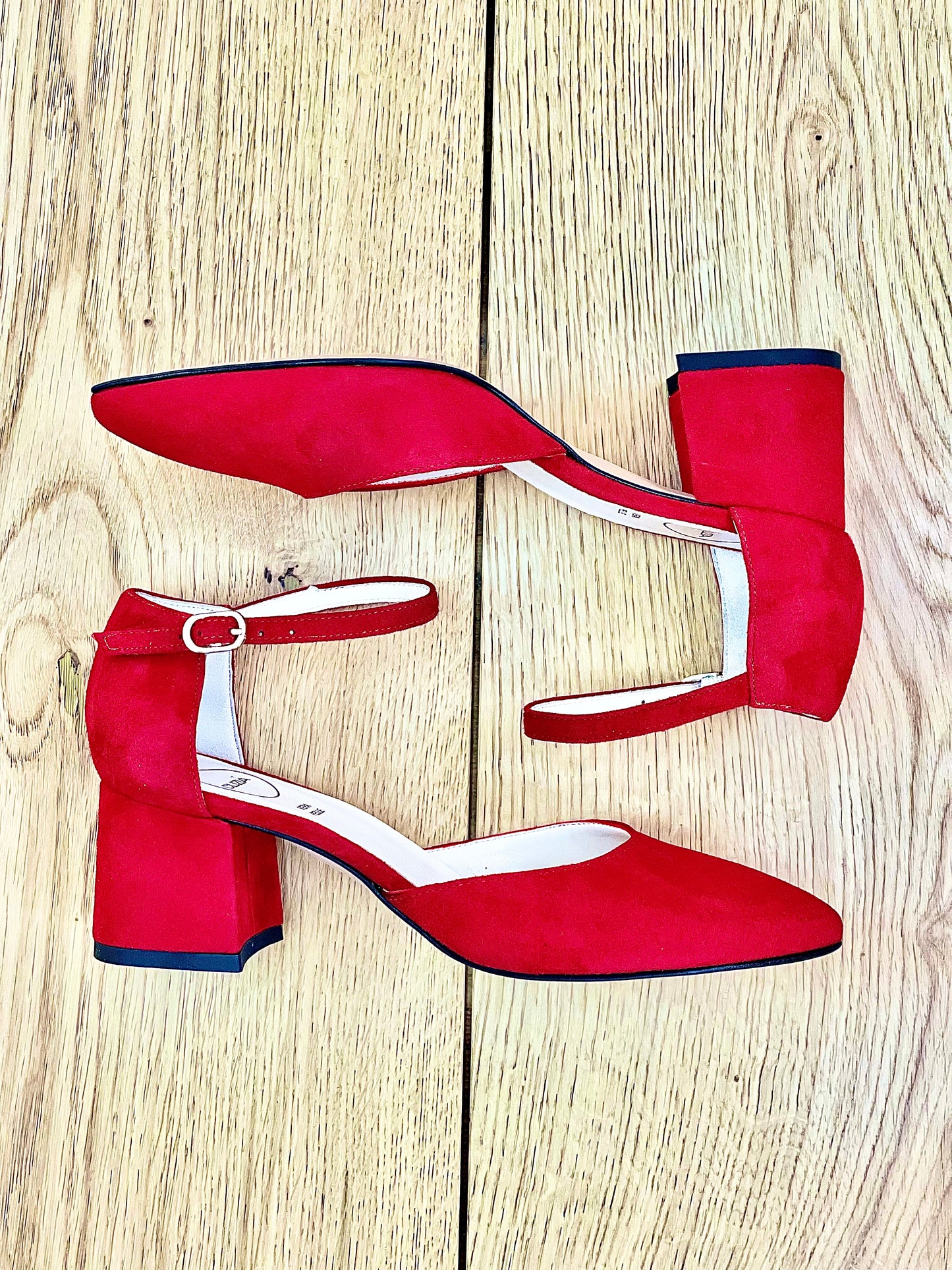 RØD SUEDE LEDA