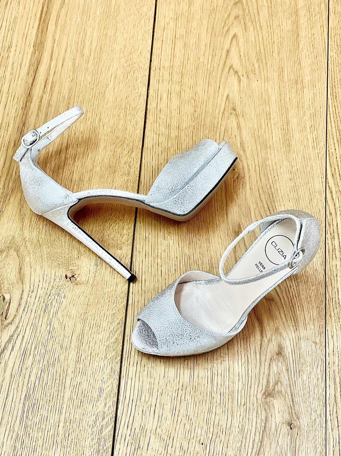 SILVER HALLE