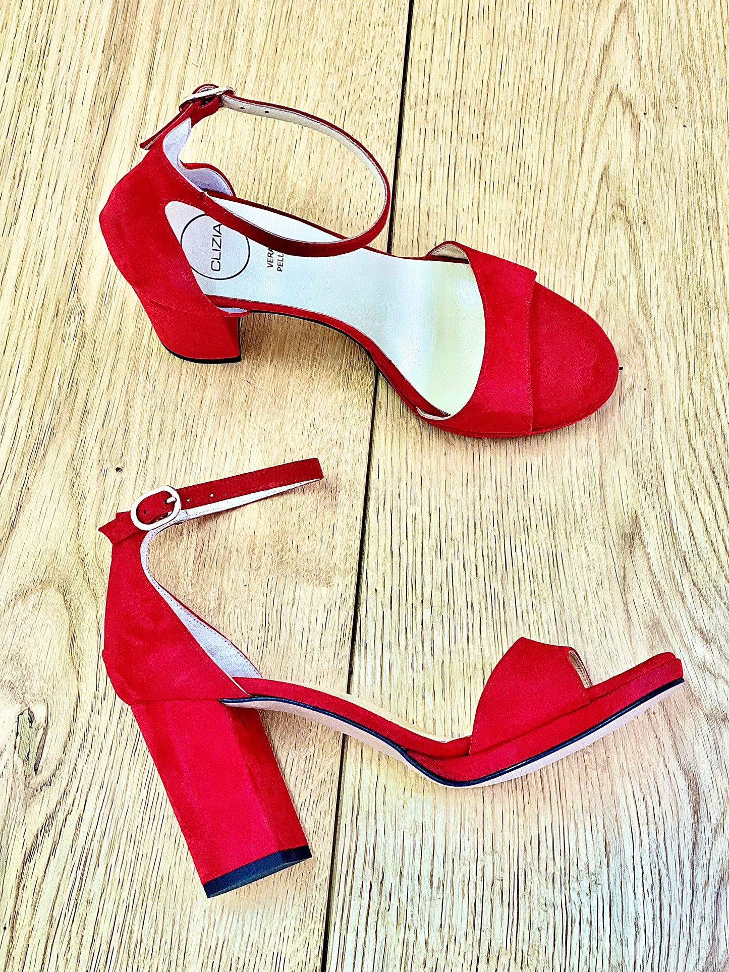 RØD SUEDE MARA
