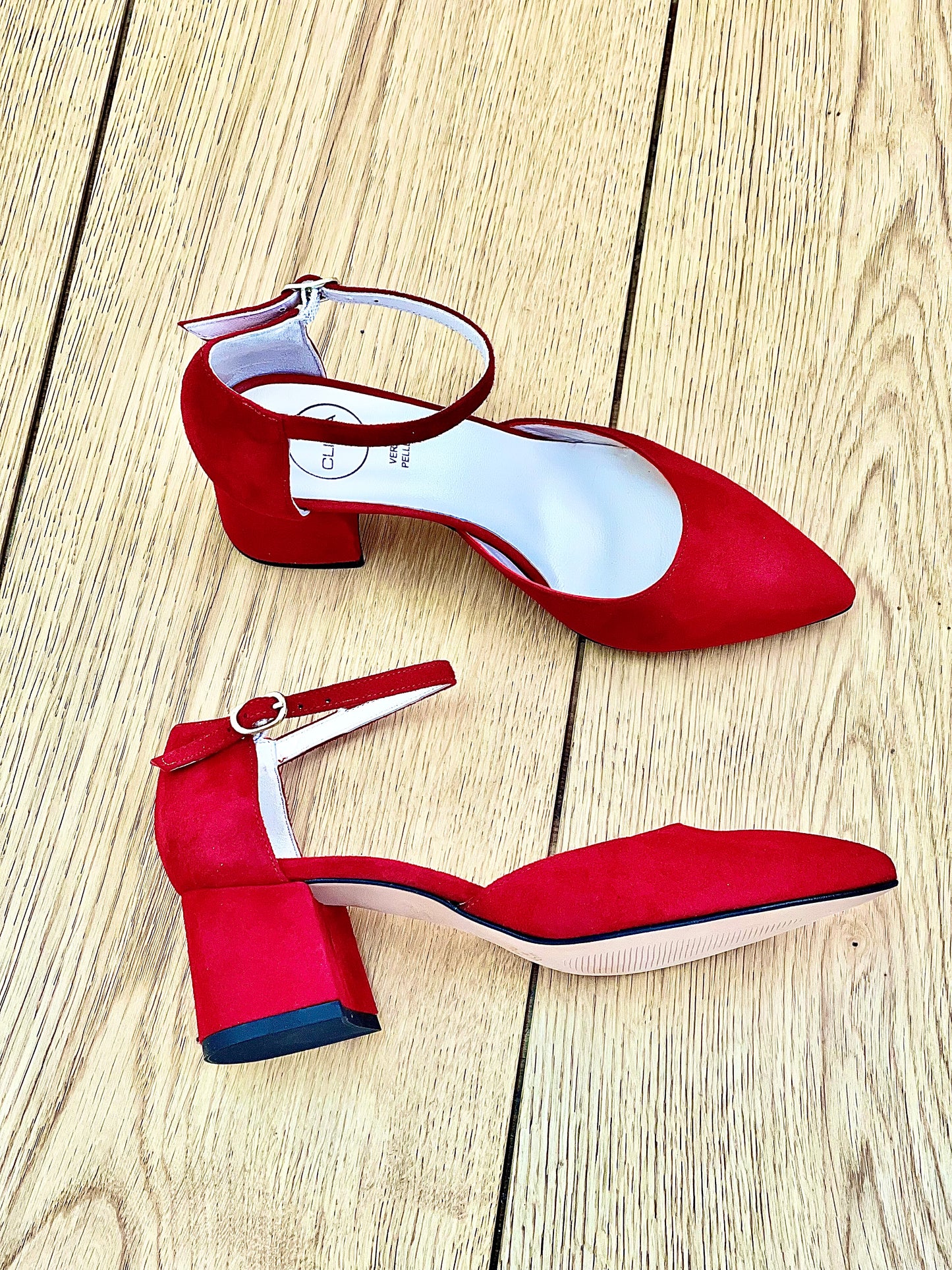 RØD SUEDE LEDA