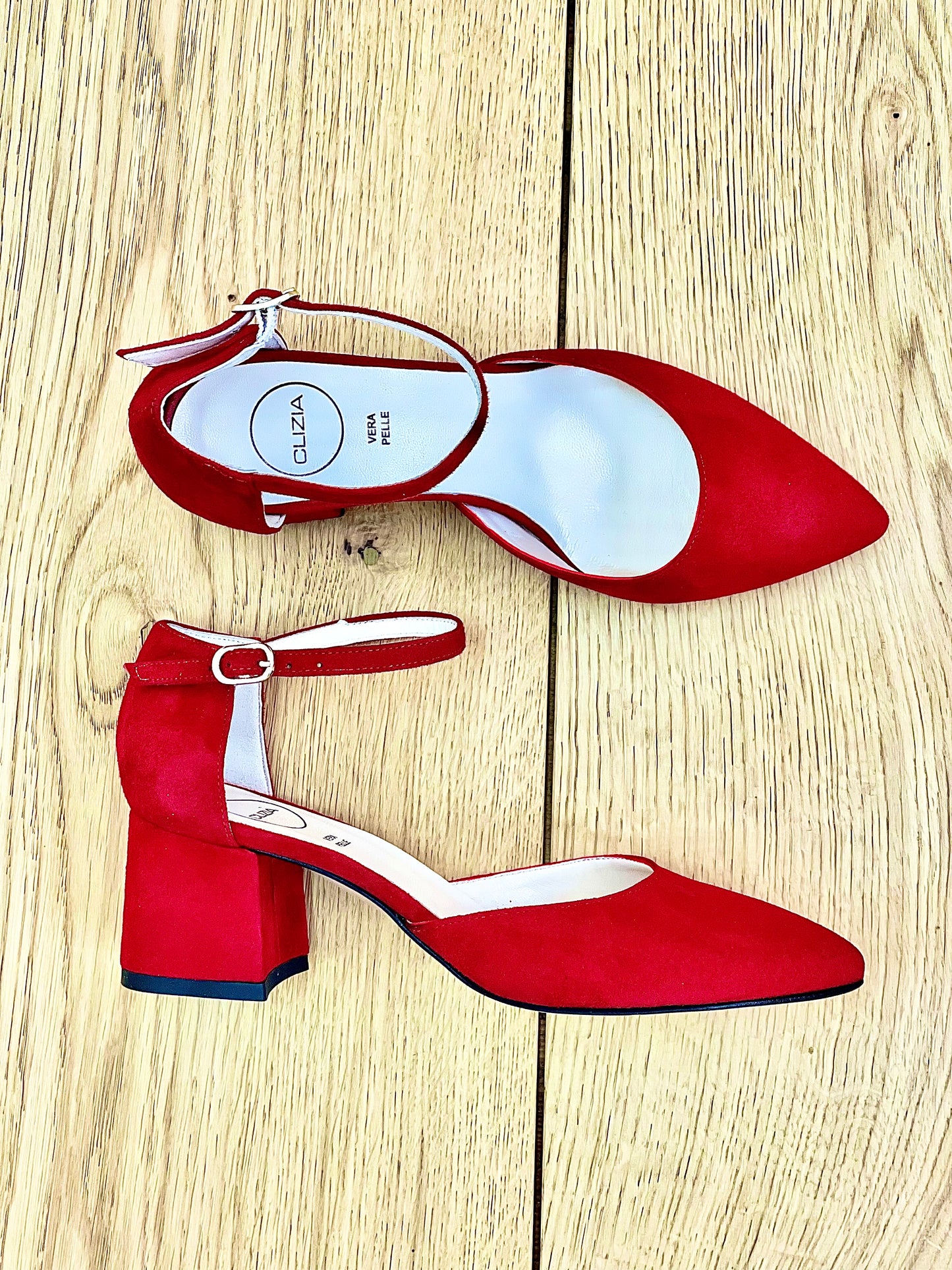 RØD SUEDE LEDA