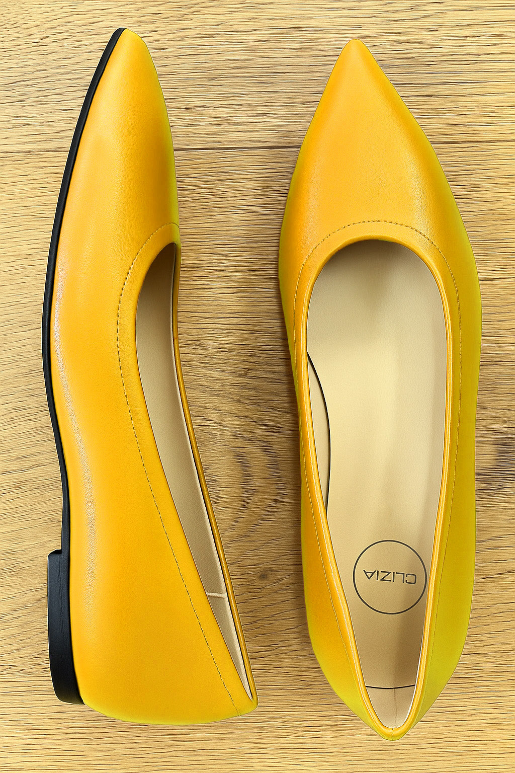 UMA OCKERFARBENES LEDER