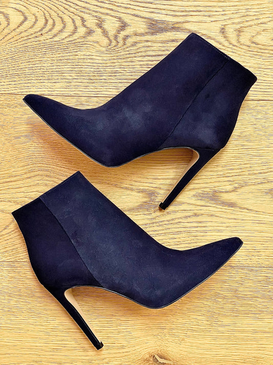 TITA AUS BLAUEM WILDLEDER