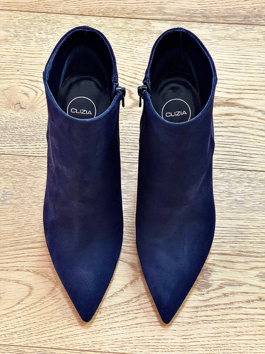 TITA AUS BLAUEM WILDLEDER