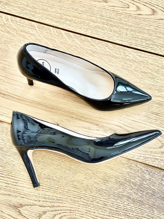 ISA SCHWARZES LACKLEDER