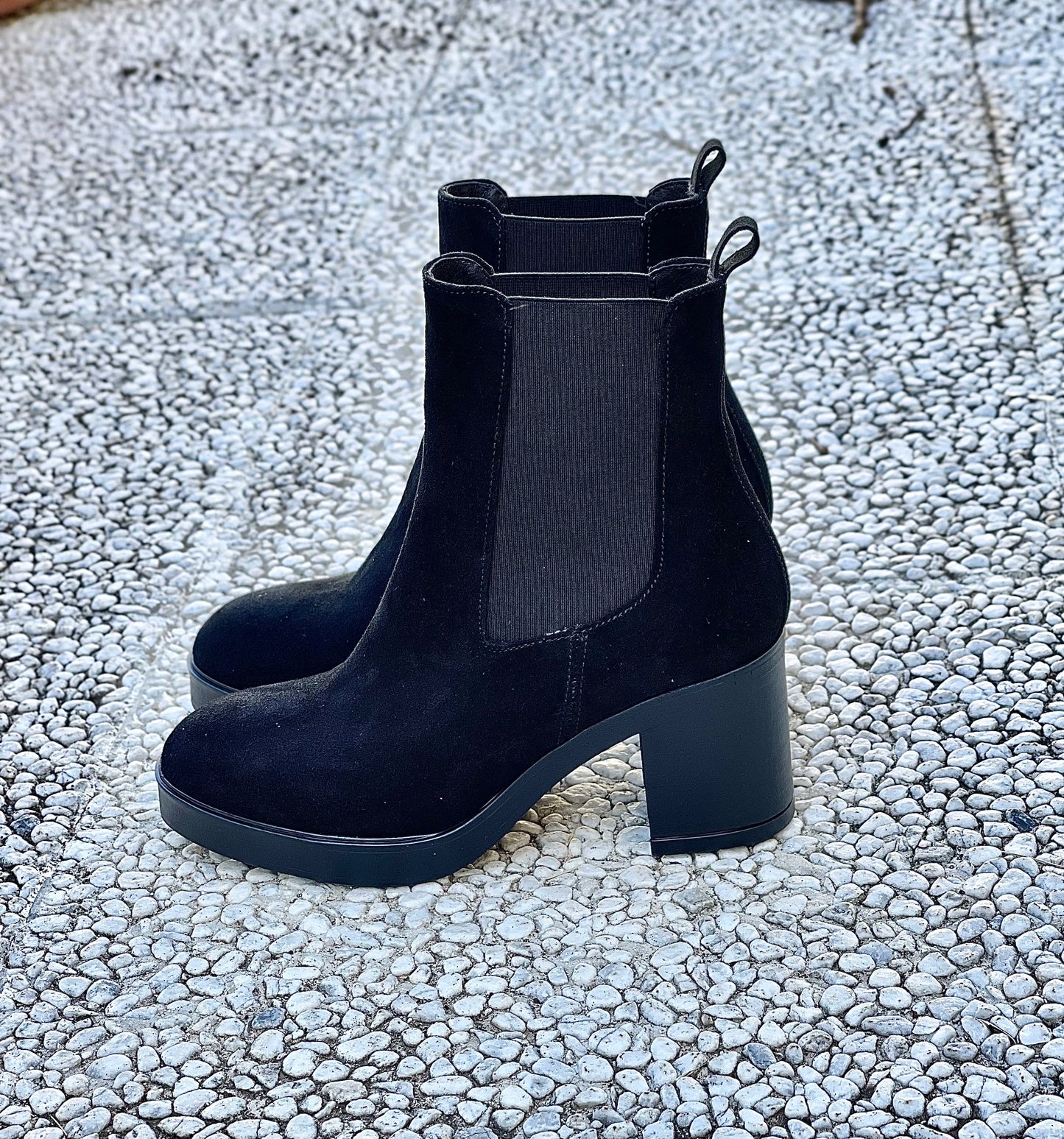 SCHWARZES WILDLEDER BERN