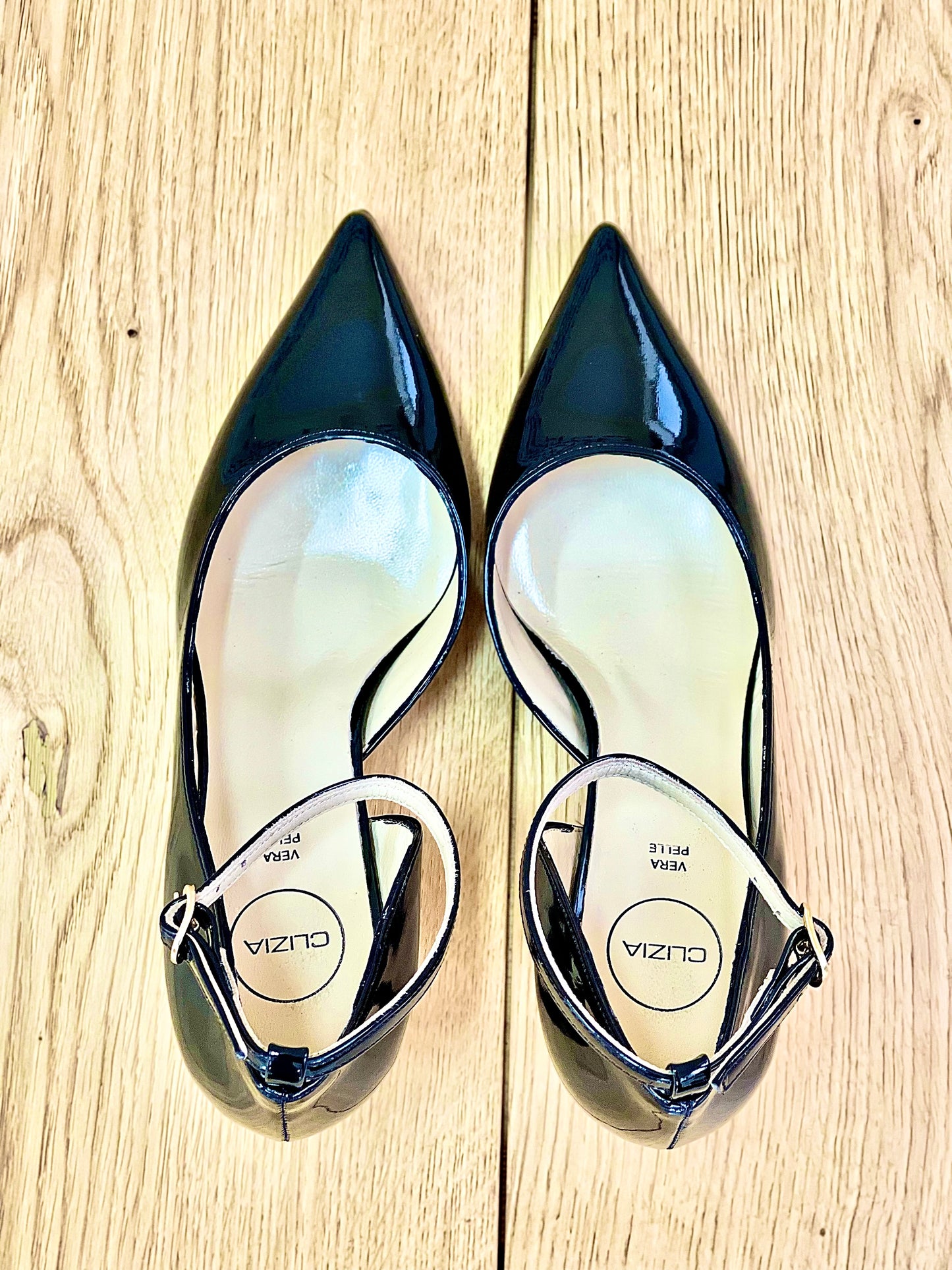 GISELLE SCHWARZES LACKLEDER