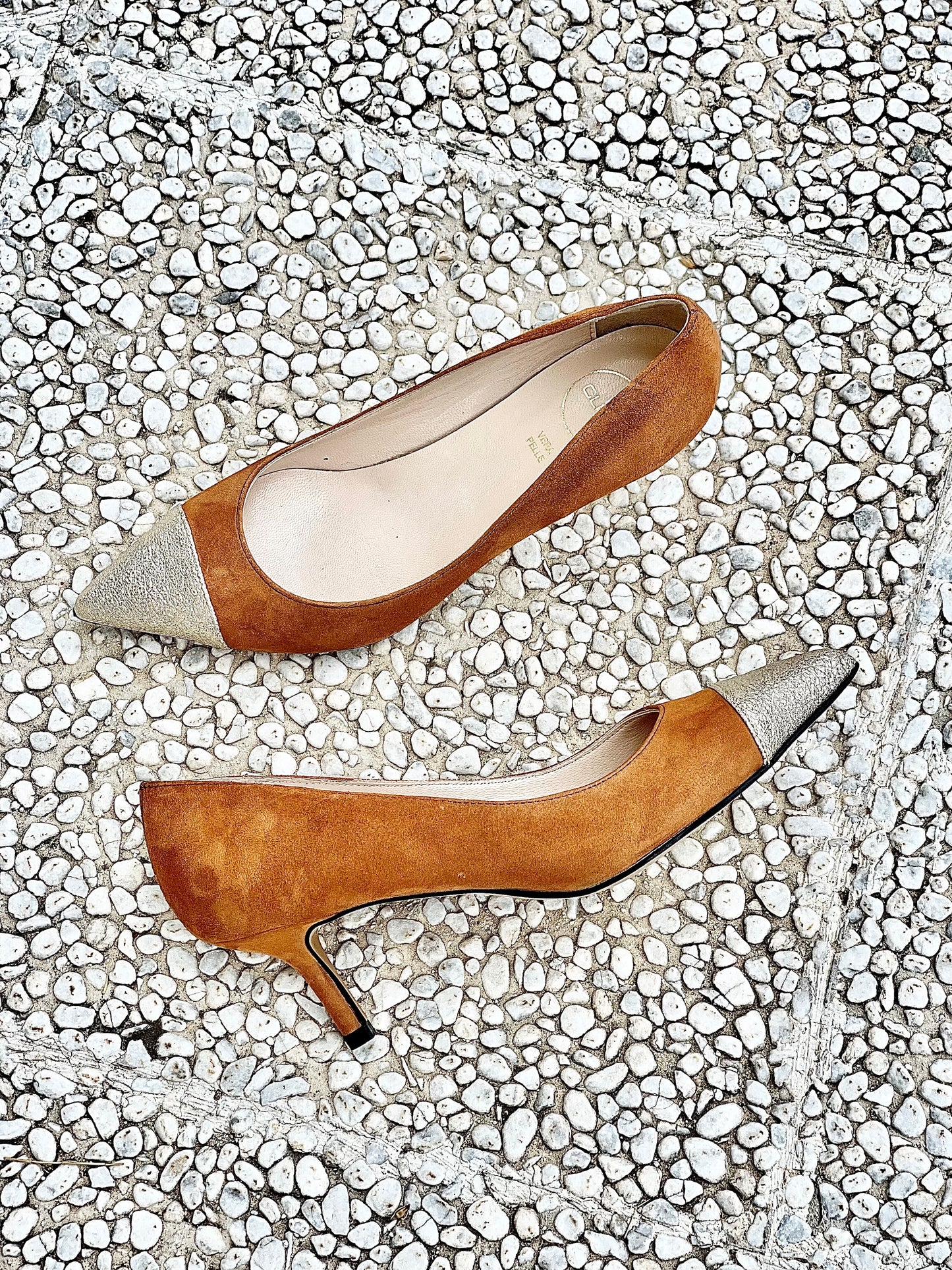 HELLES VELOURSLEDER/GOLD