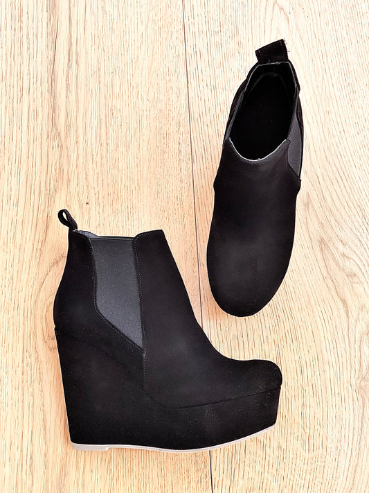 BALTISCH SCHWARZES WILDLEDER