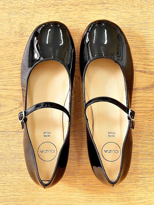 ZELIA SCHWARZES LACKLEDER