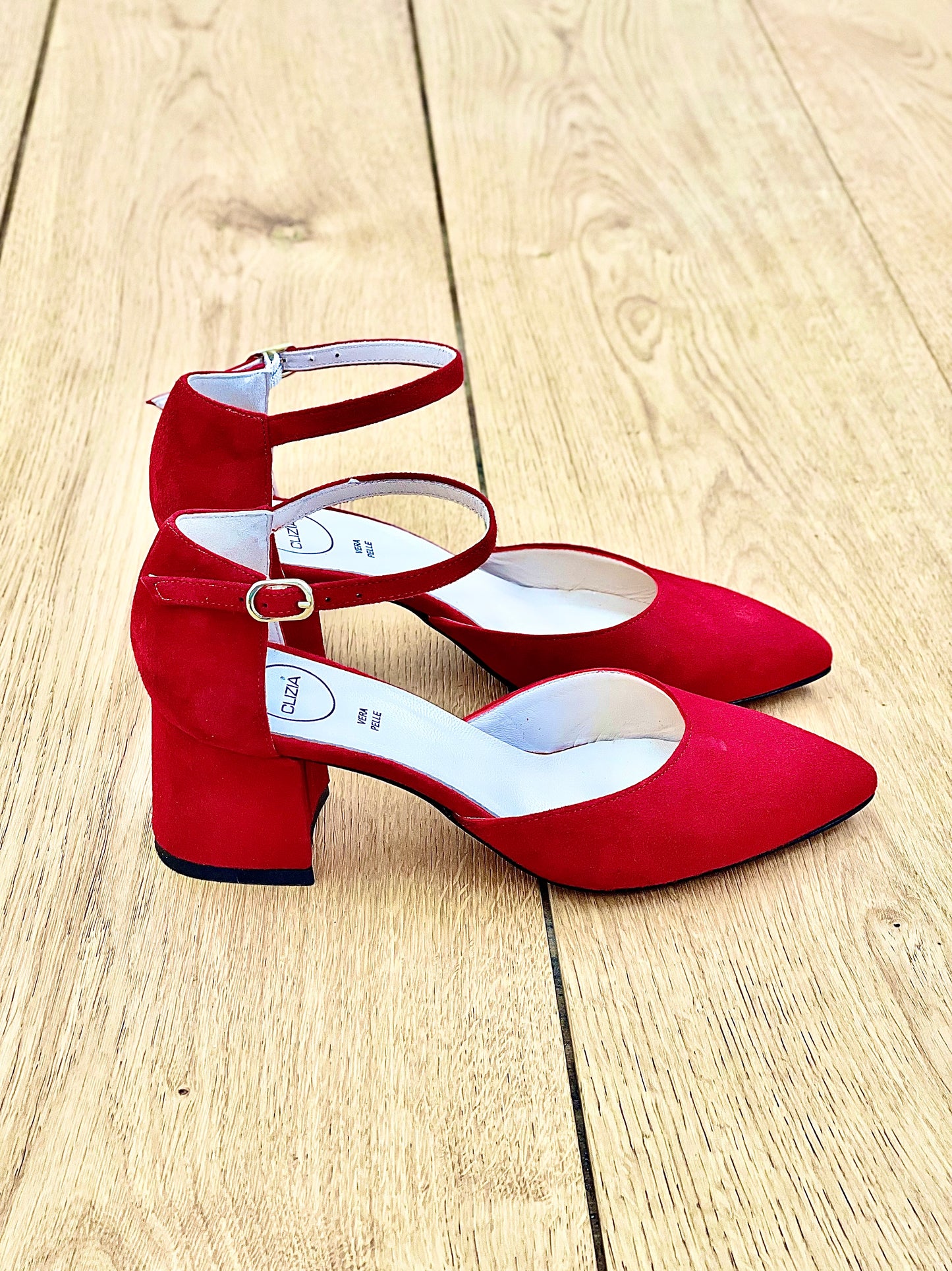 RED SUEDE LEDA