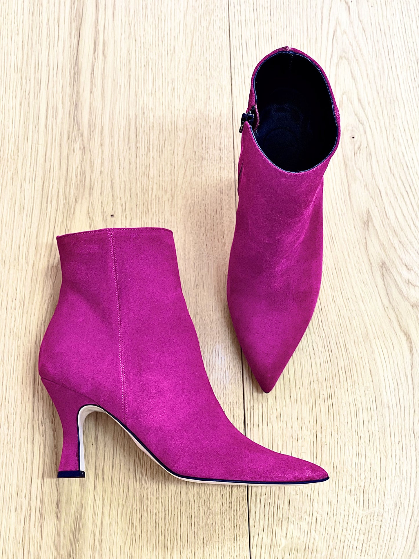 KAORI WILDLEDER FUCHSIE