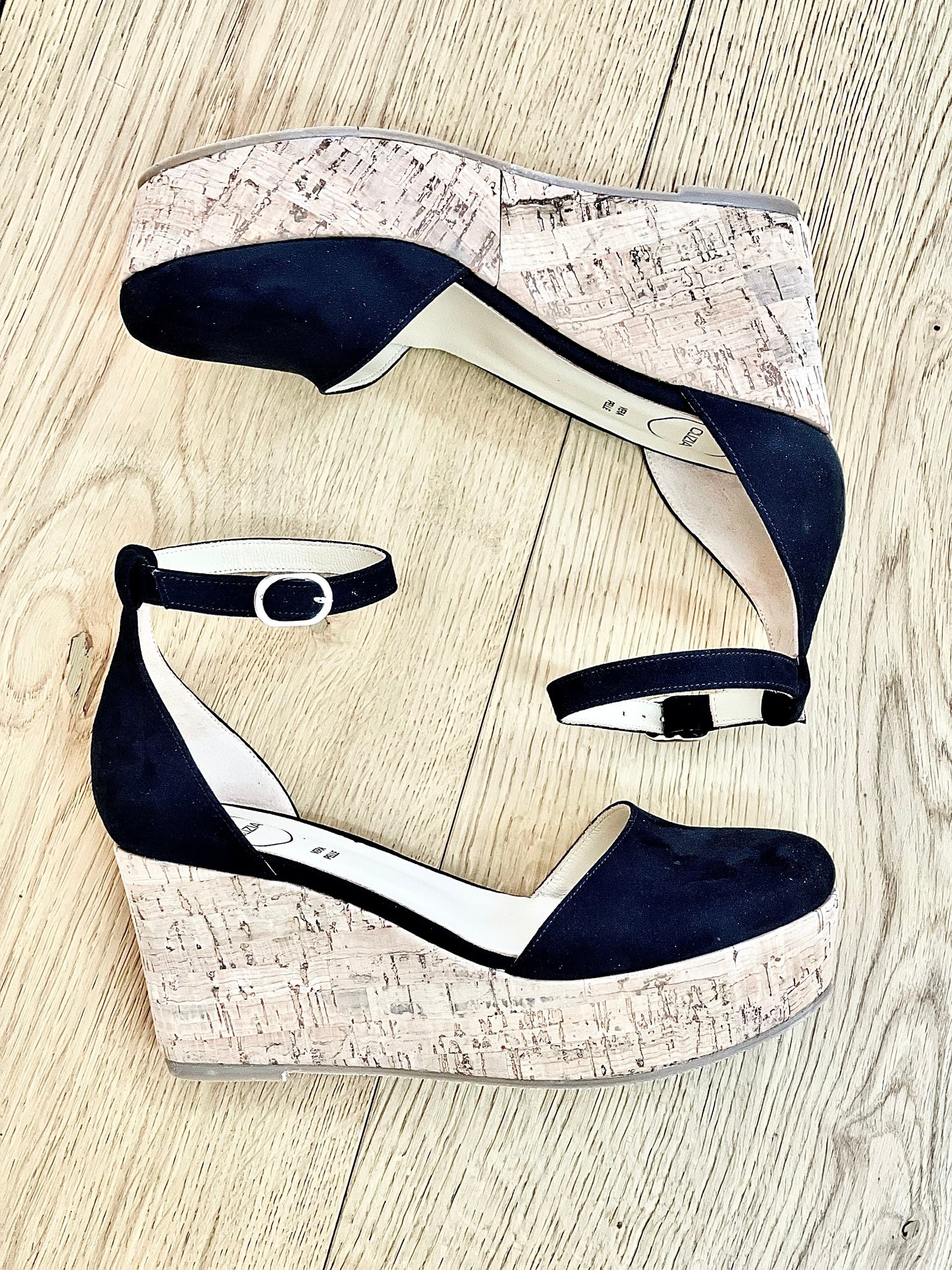 SCHWARZES WILDLEDER MANILA