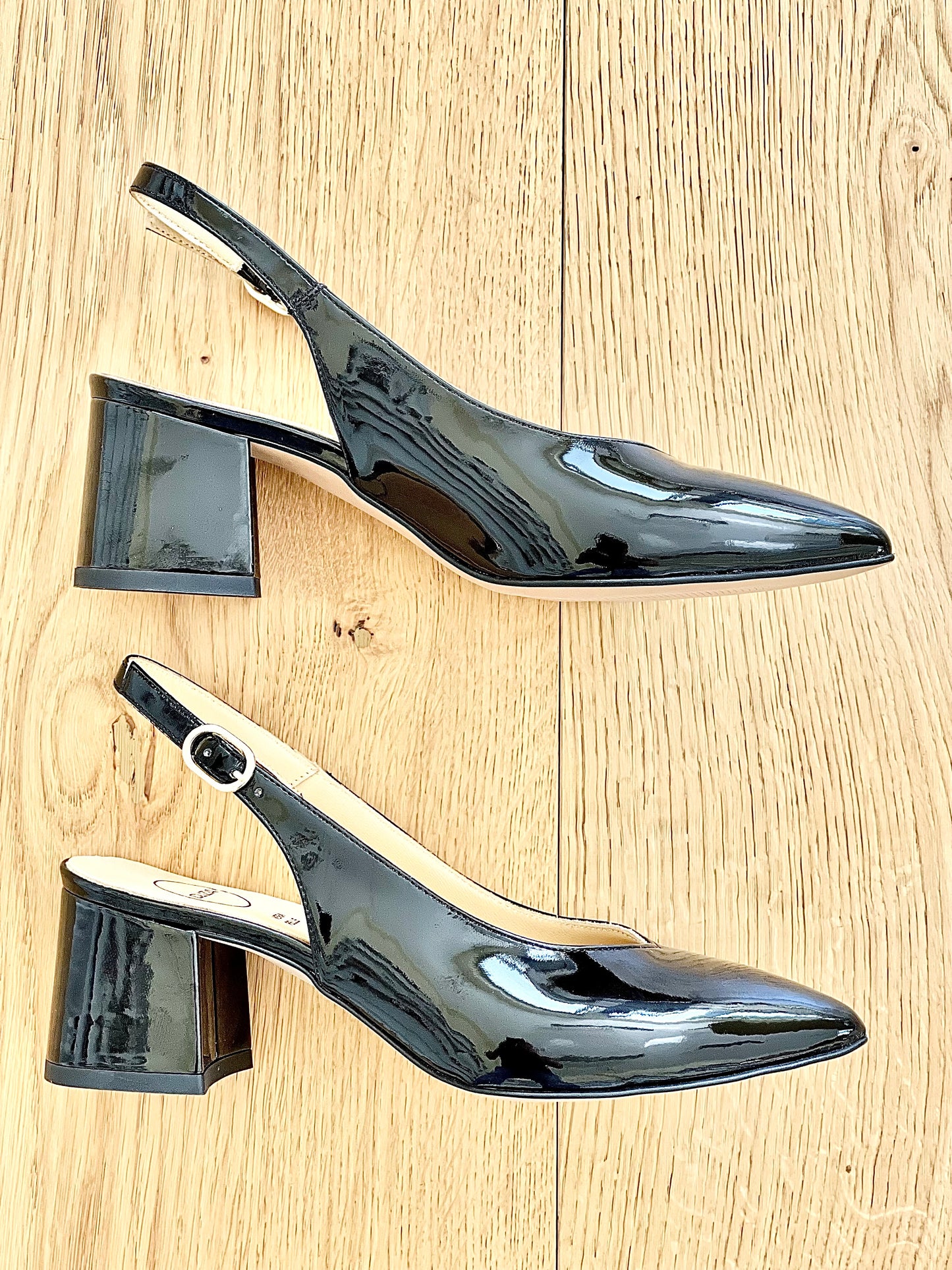 OLGA SCHWARZES LACKLEDER