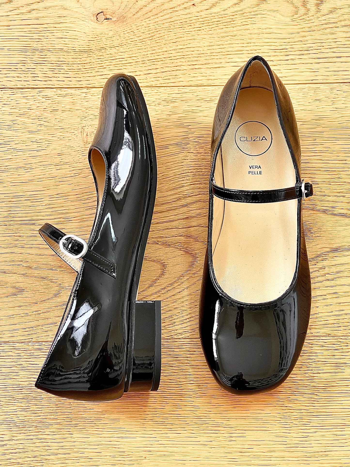 ZELIA SCHWARZES LACKLEDER