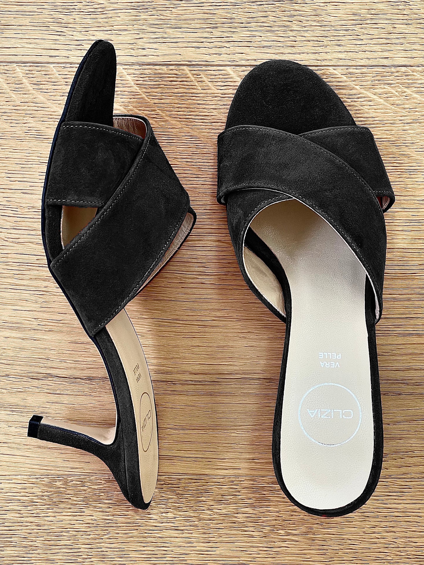 BLACK SUEDE ZURI
