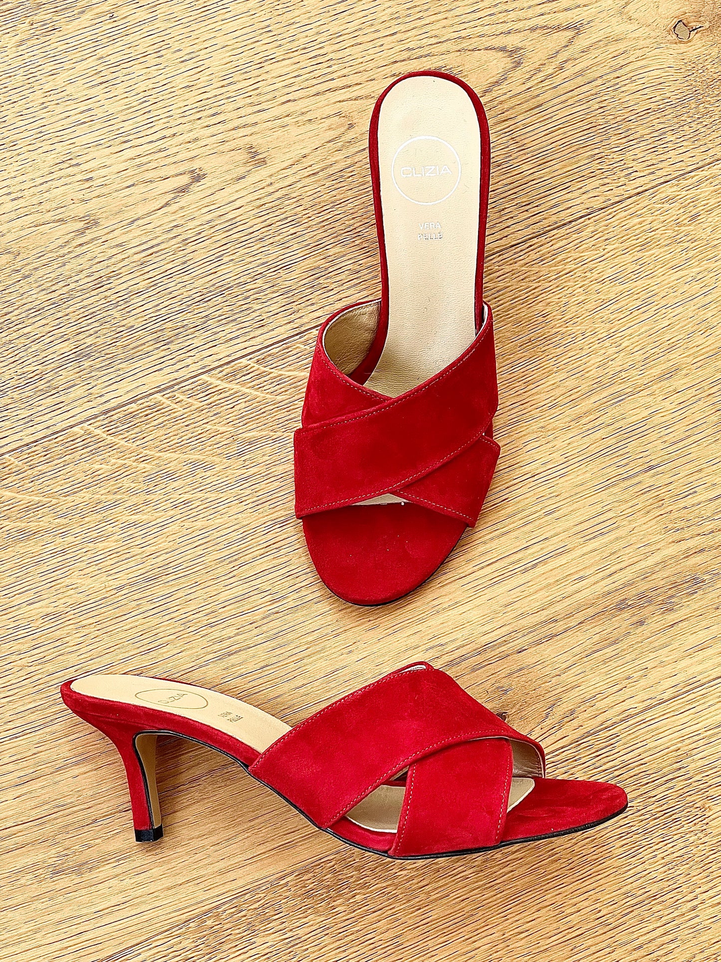 RED SUEDE ZURI