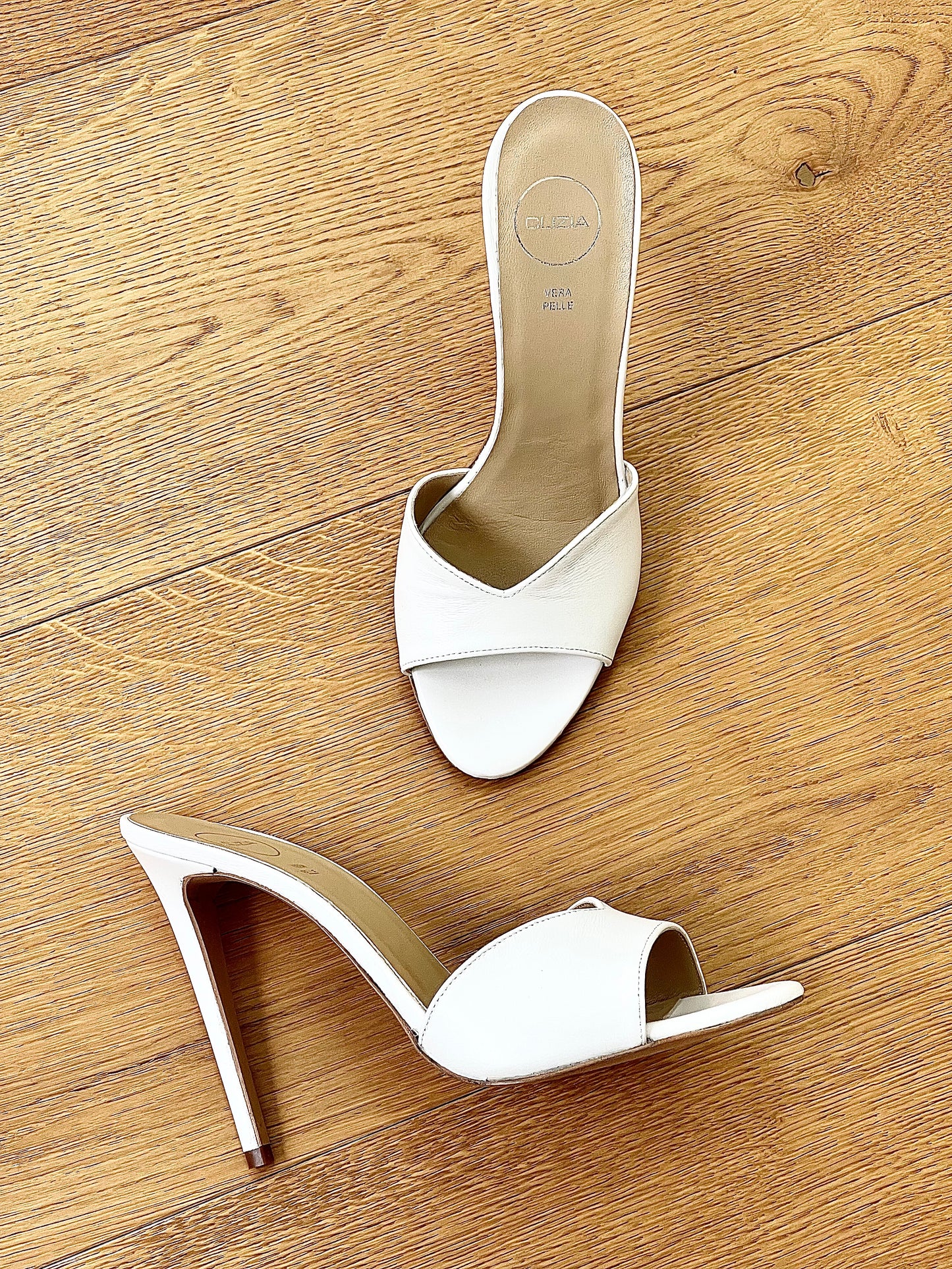 CHEERFUL WHITE LEATHER