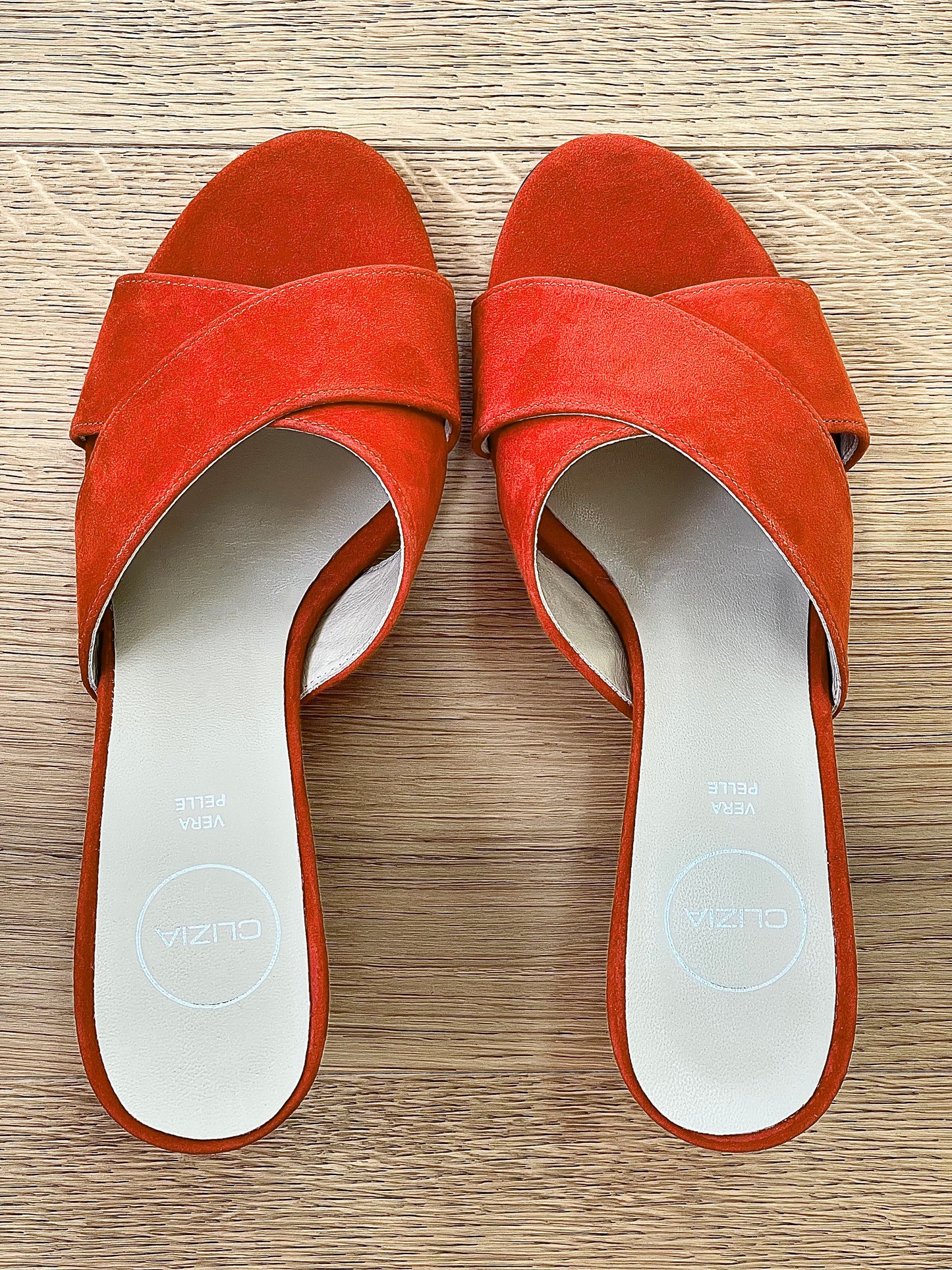 ORANGE SUEDE ZURI