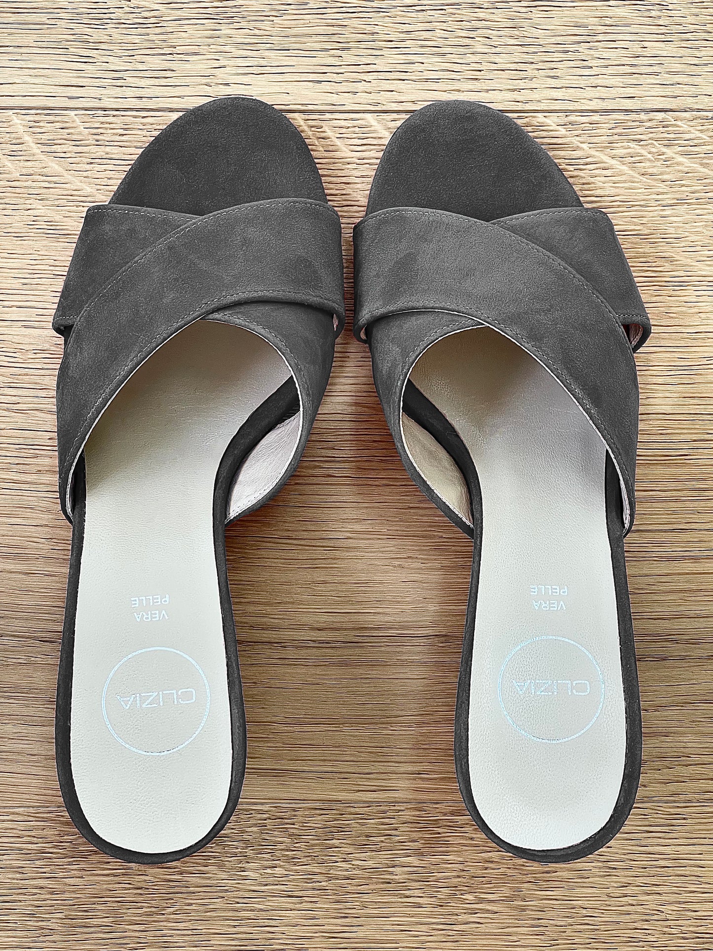 GRAY SUEDE ZURI